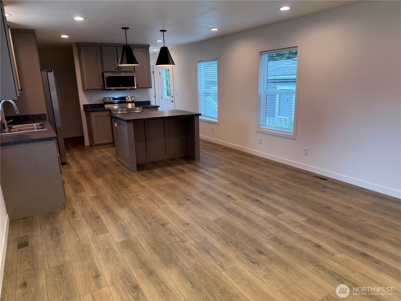375 Union Avenue 8 Property Photo 4