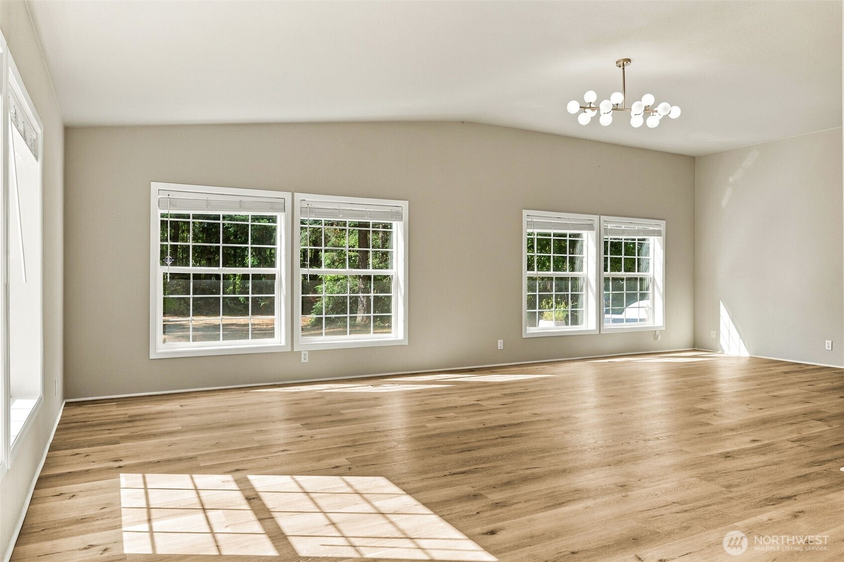 40 E Lavender Lane Property Photo 7