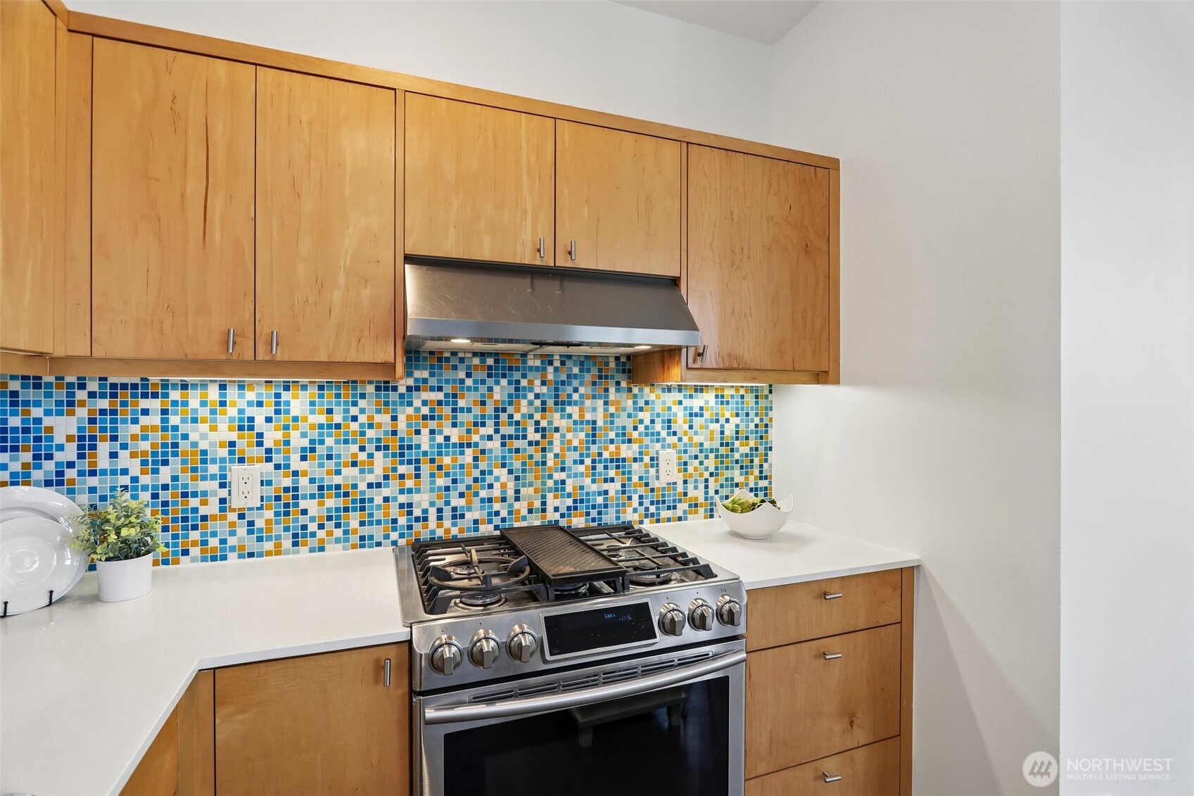 2208 E Alder Street Property Photo 9