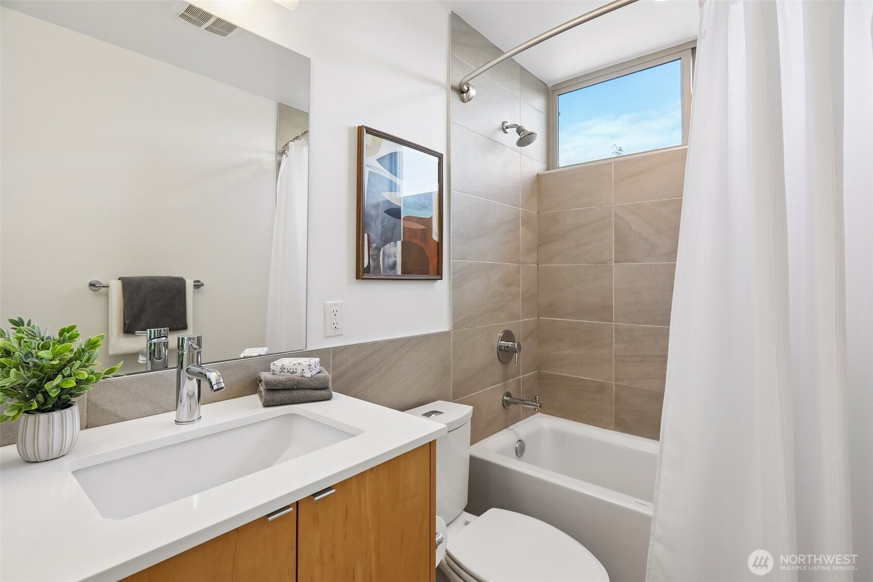 2208 E Alder Street Property Photo 15