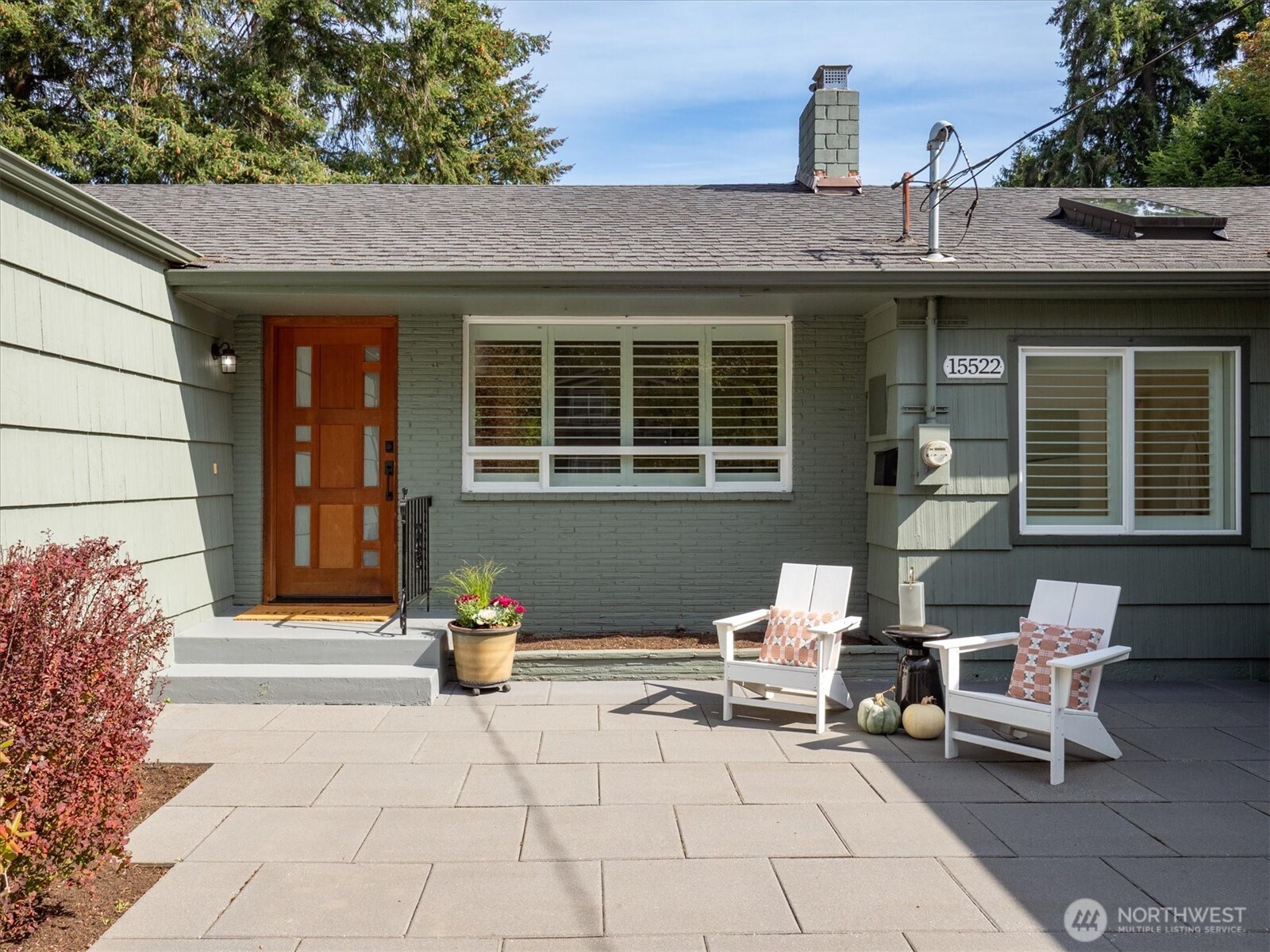 15522 1st Avenue Property Photo 2