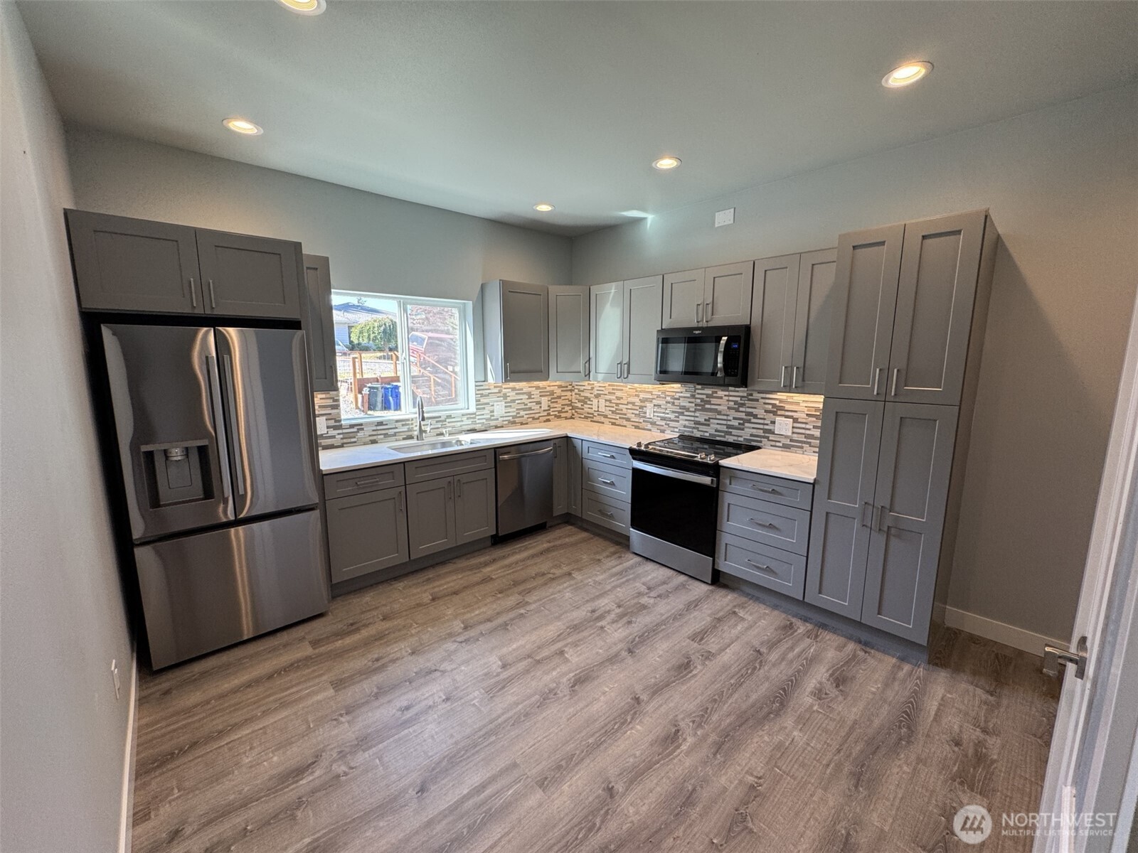 726 Reiten Road Property Photo 3