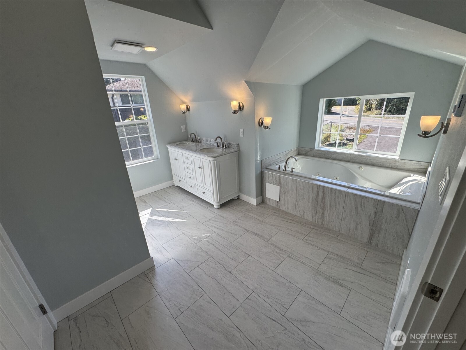 726 Reiten Road Property Photo 4