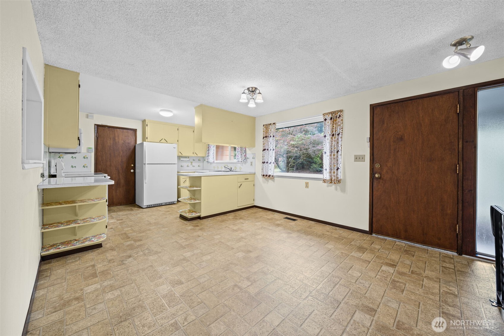 30071 10th Avenue Property Photo 2