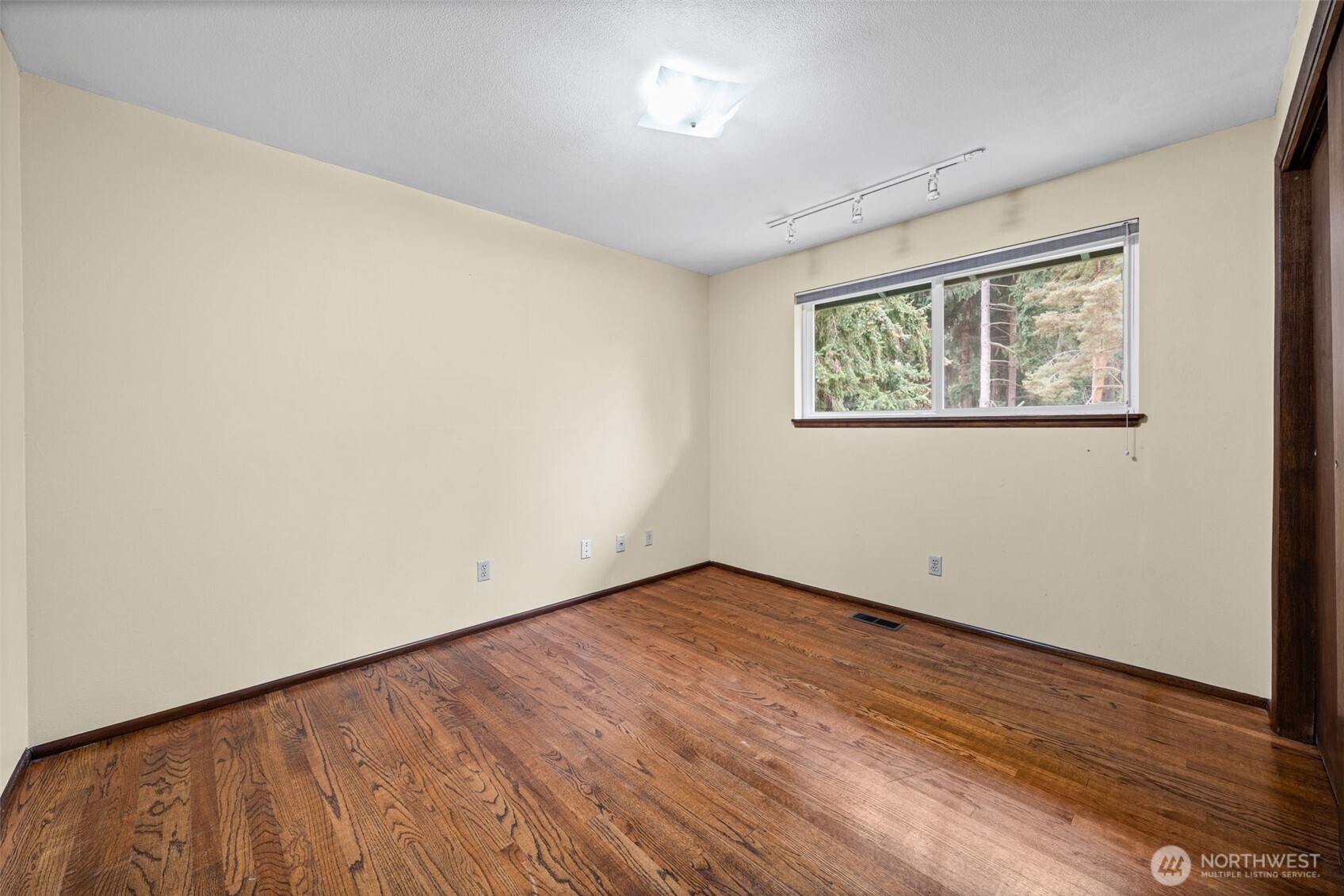 30071 10th Avenue Property Photo 13