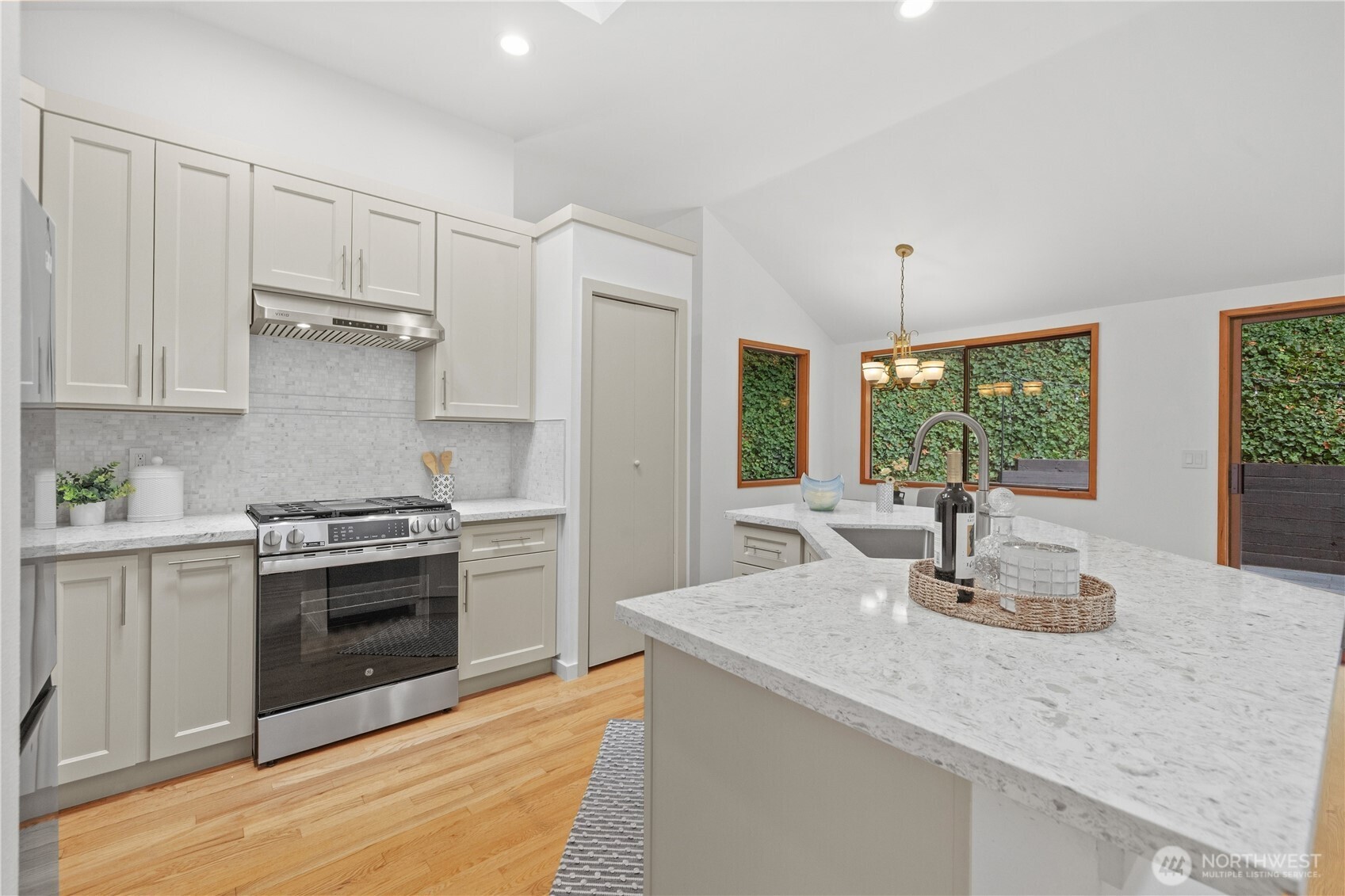 2925 W Lake Sammamish Parkway Property Photo 14