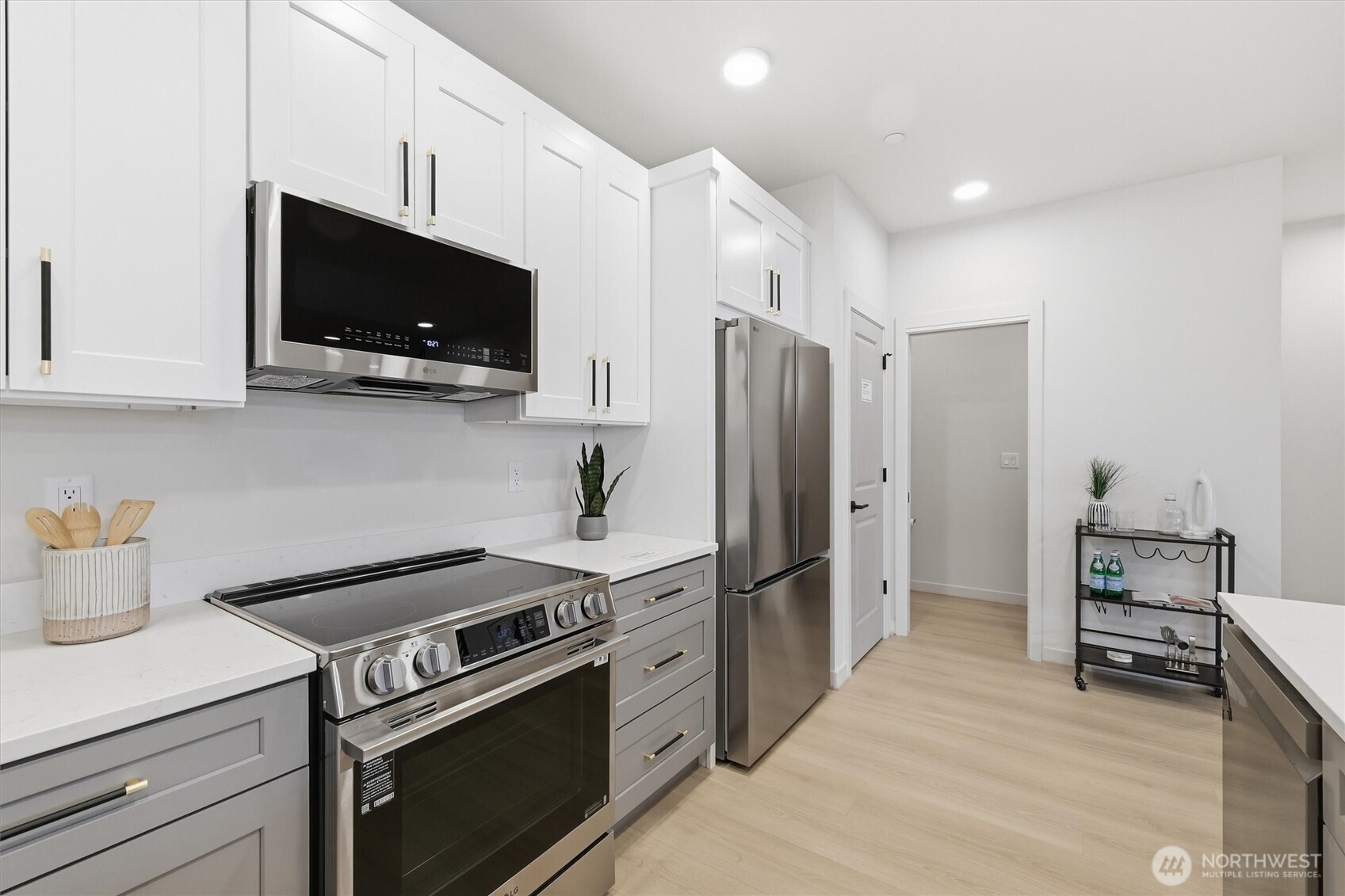 14610 Corliss Avenue B Property Photo 7