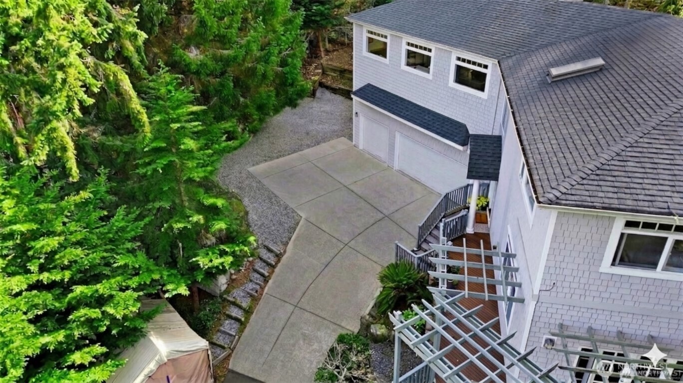 12117 Clearview Drive Property Photo 4