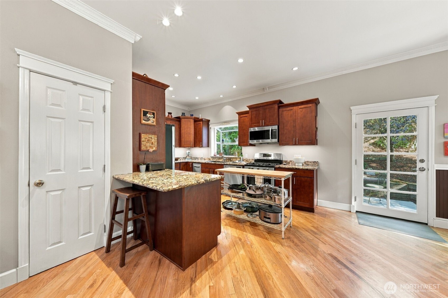 12117 Clearview Drive Property Photo 7