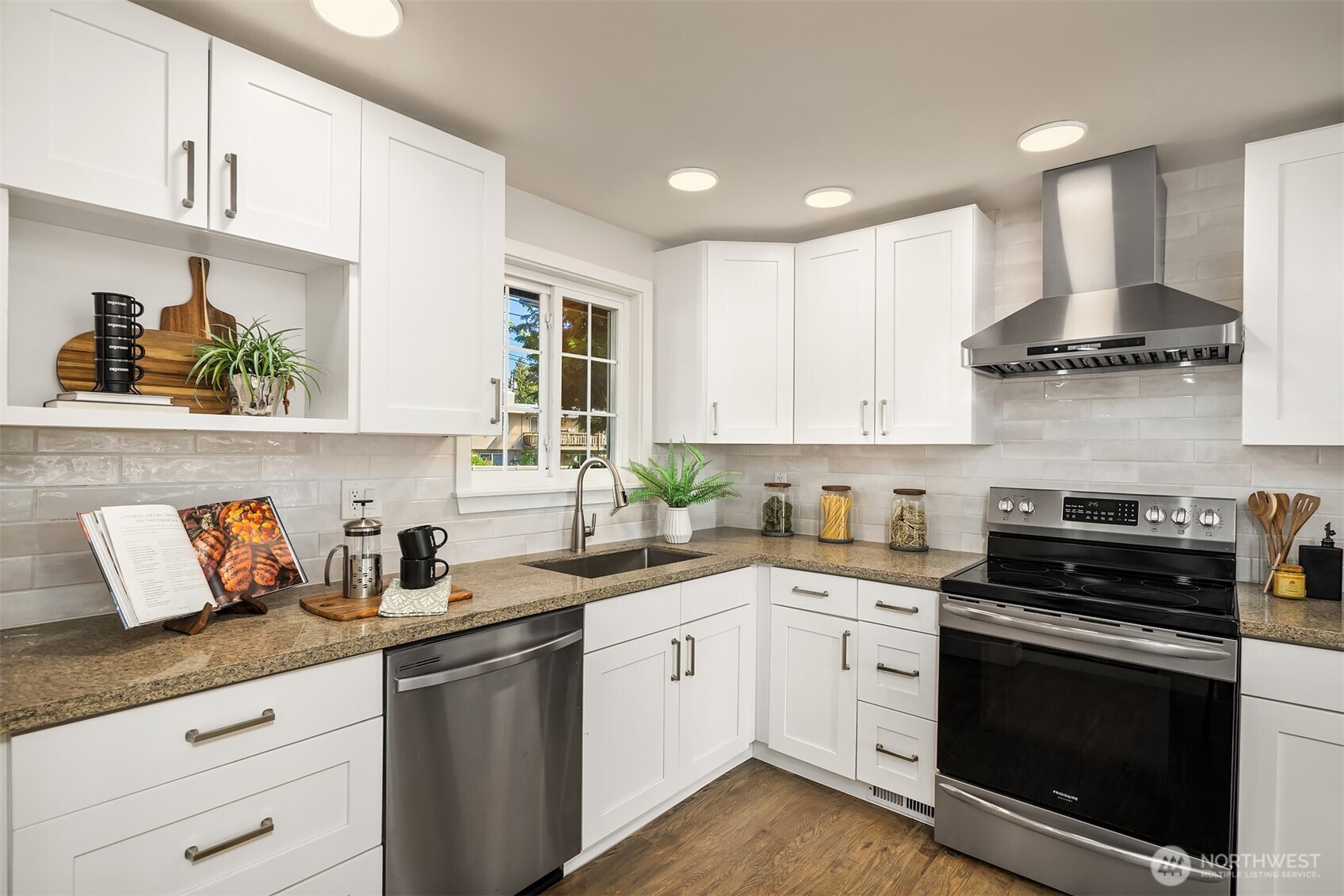 113 152nd Place Property Photo 8