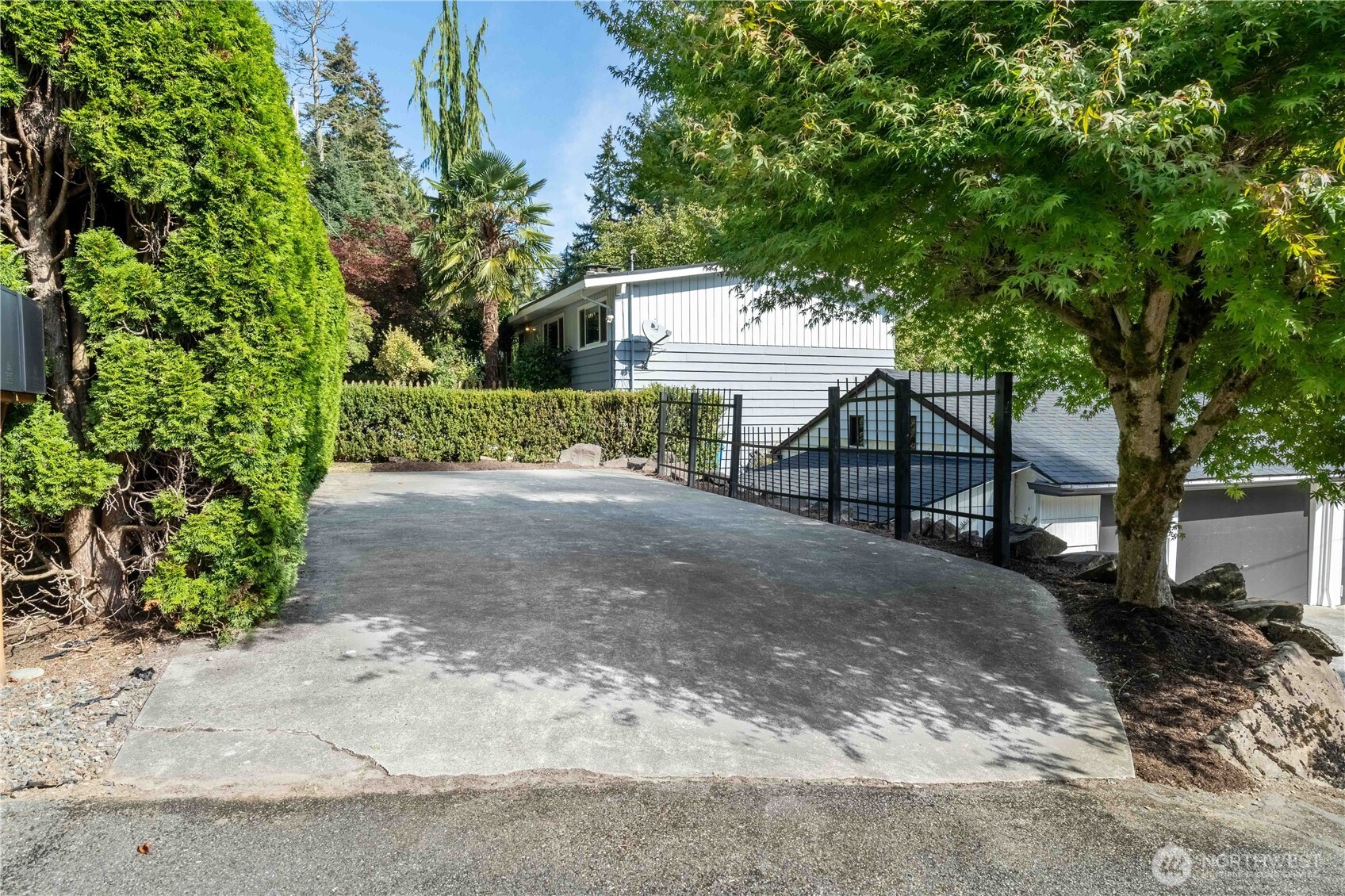 14834 Interlake Avenue Property Photo 33