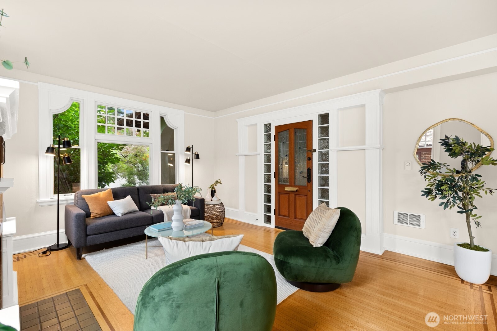 2915 Franklin Avenue A Property Photo 5