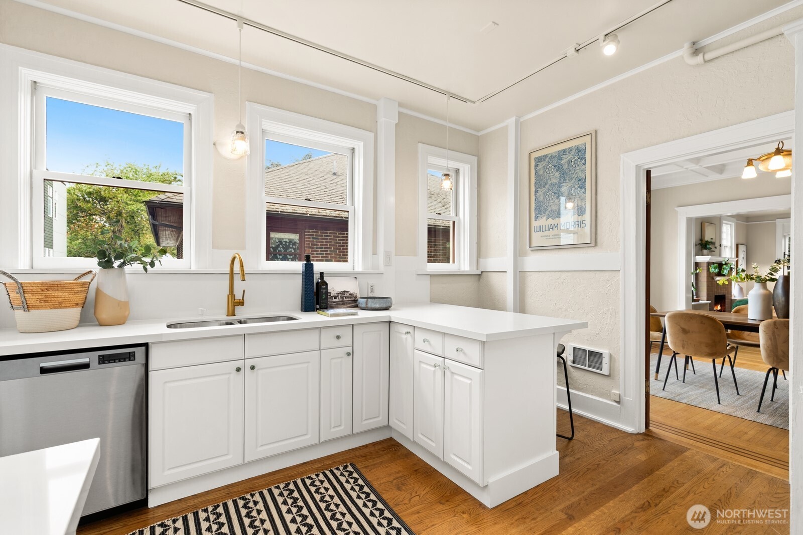 2915 Franklin Avenue A Property Photo 8