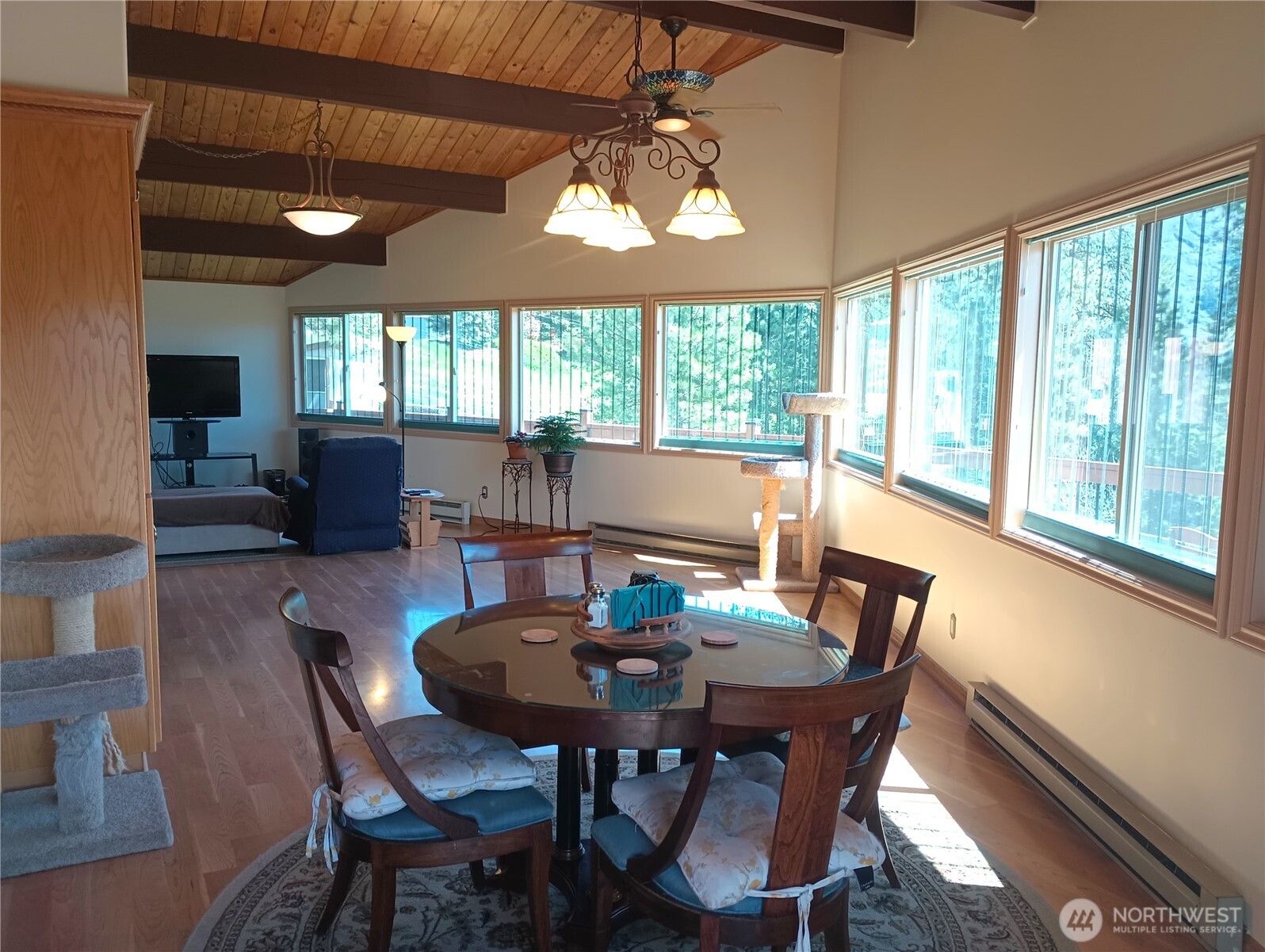 680 E Delaware Avenue Property Photo 4