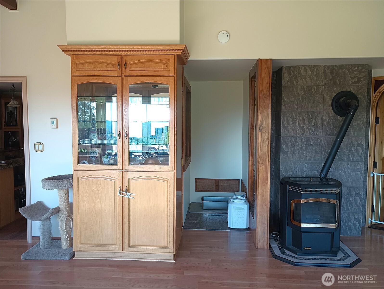 680 E Delaware Avenue Property Photo 10