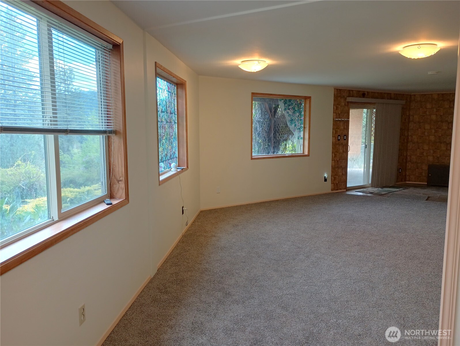 680 E Delaware Avenue Property Photo 18