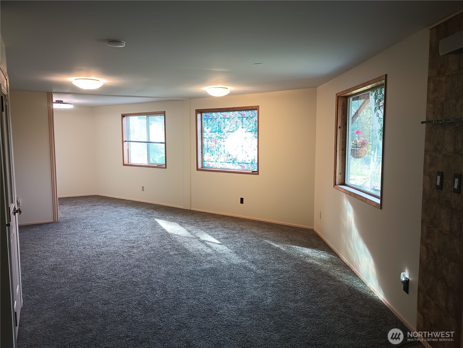 680 E Delaware Avenue Property Photo 19