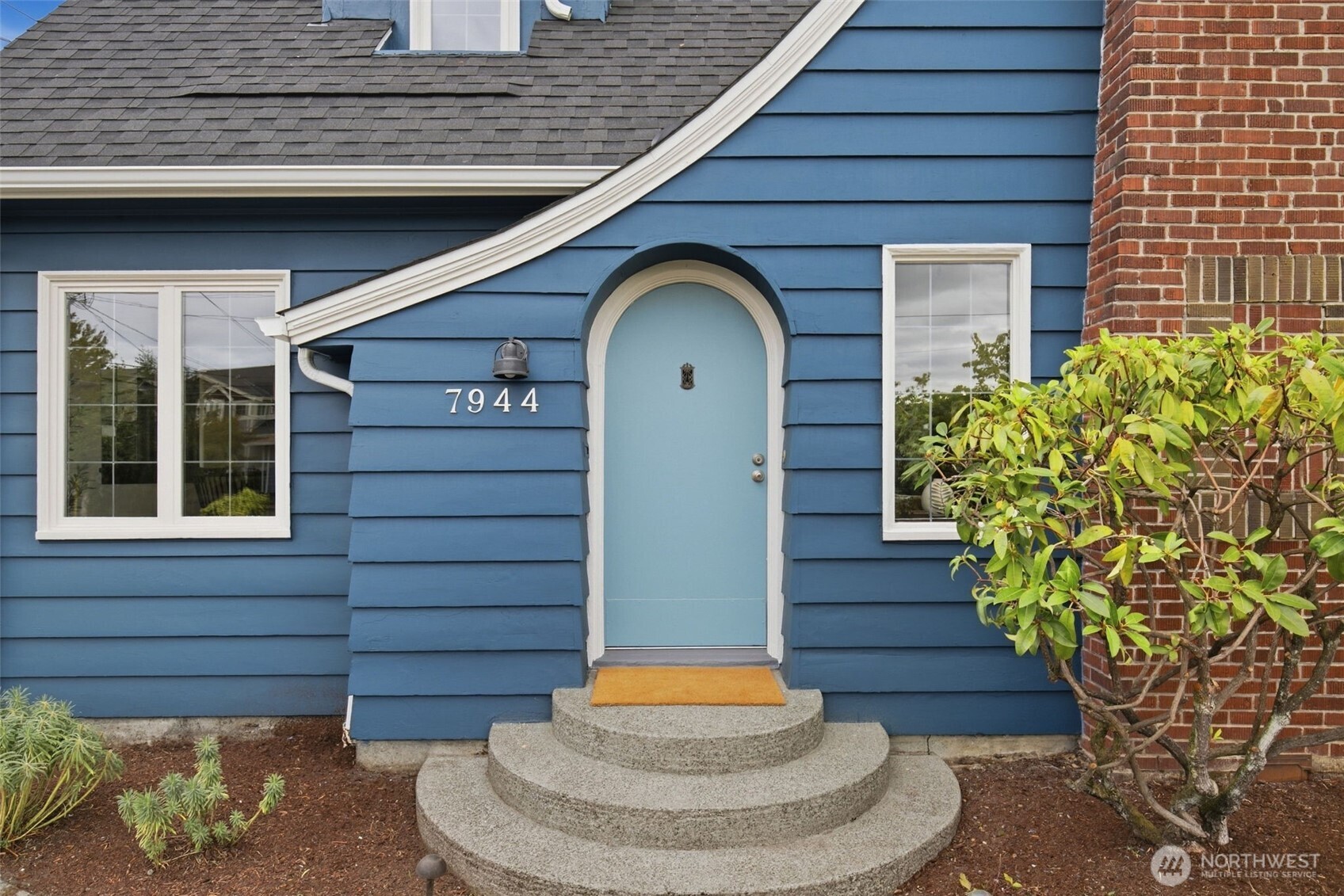 7944 Seward Park Avenue Property Photo 3