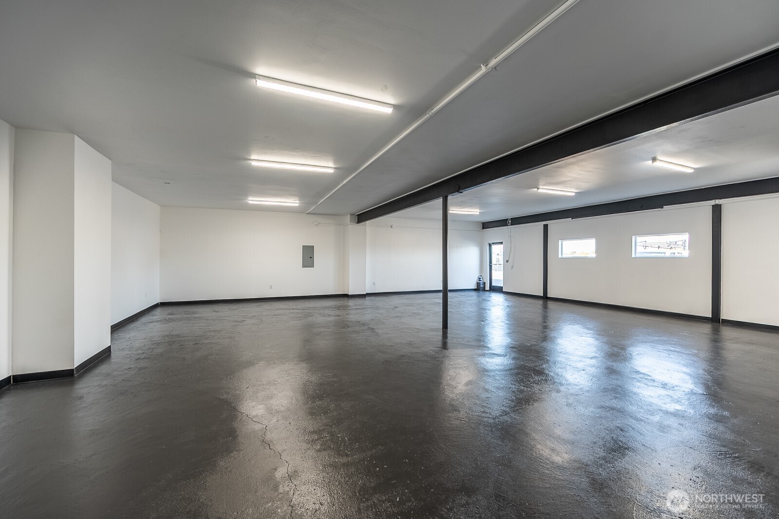 610 E Broadway Avenue Property Photo 11