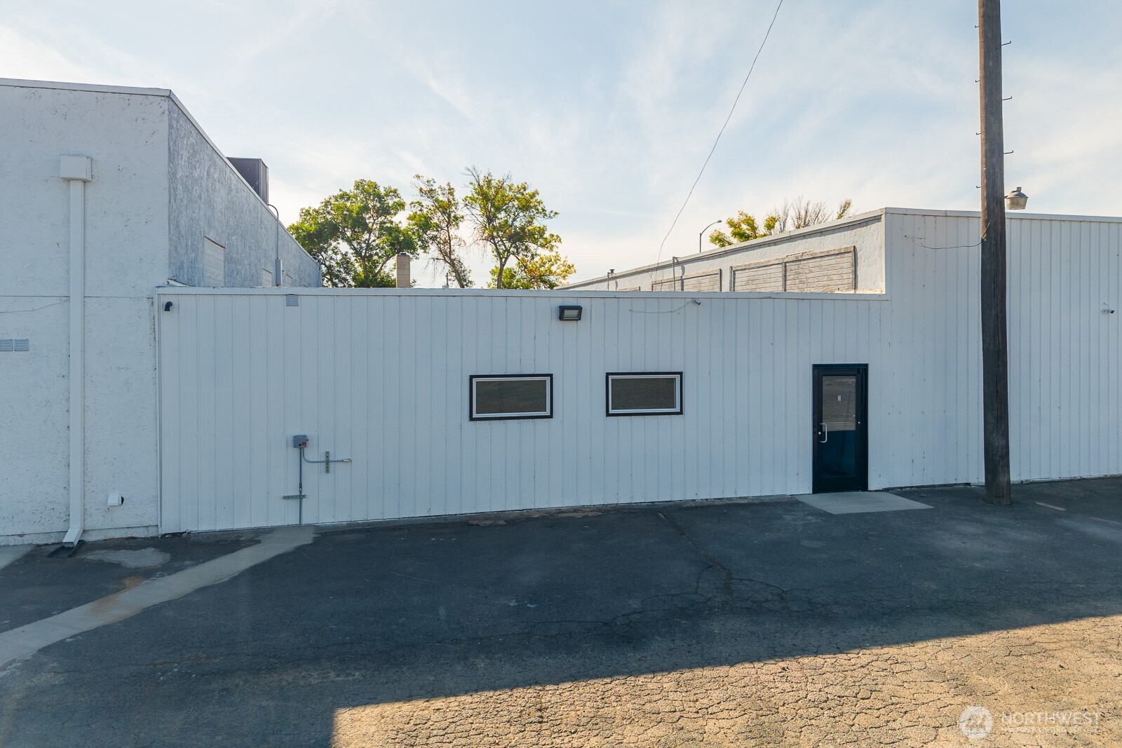 610 E Broadway Avenue Property Photo 20