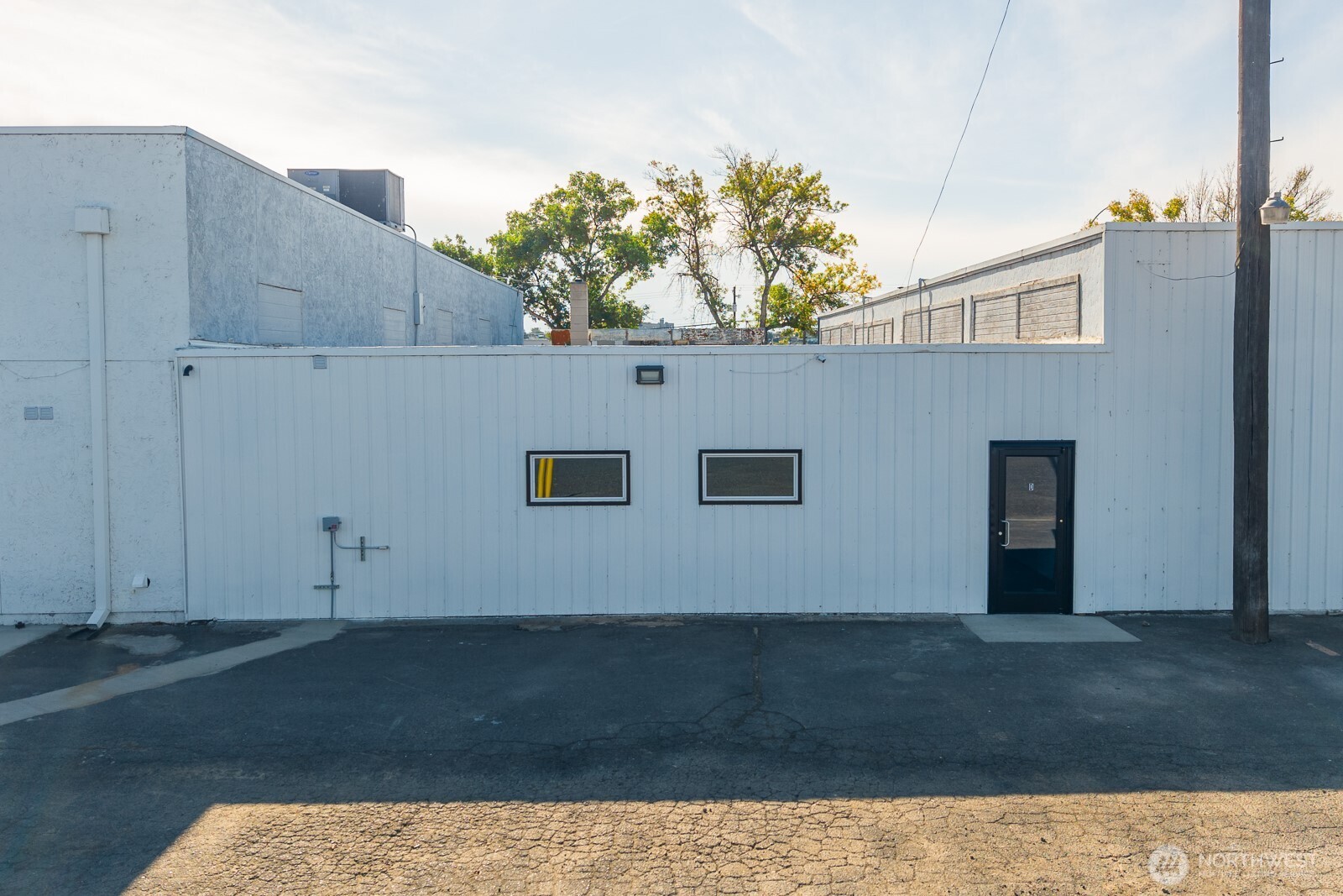 610 E Broadway Avenue Property Photo 21
