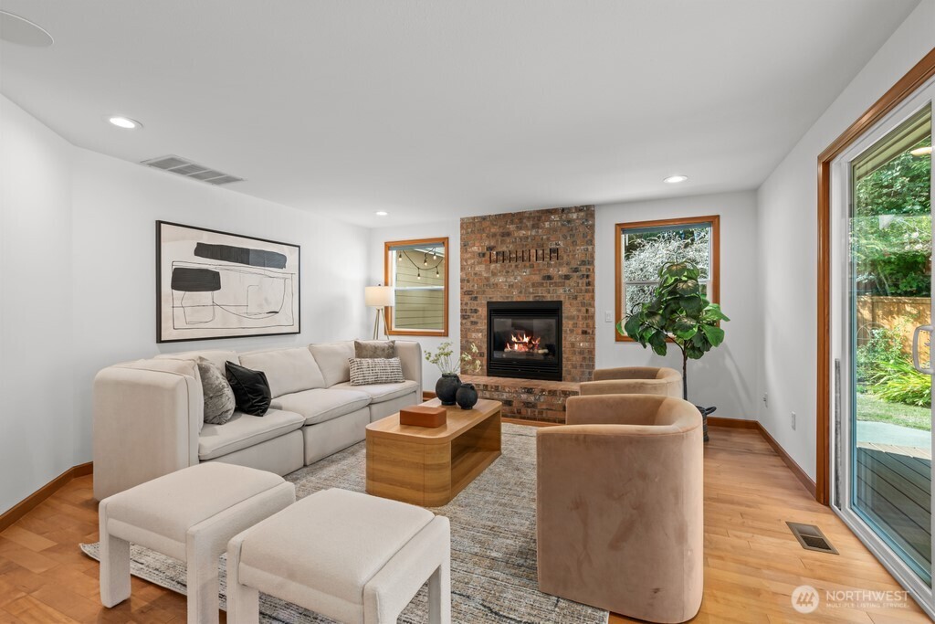 22955 23rd Place Property Photo 10