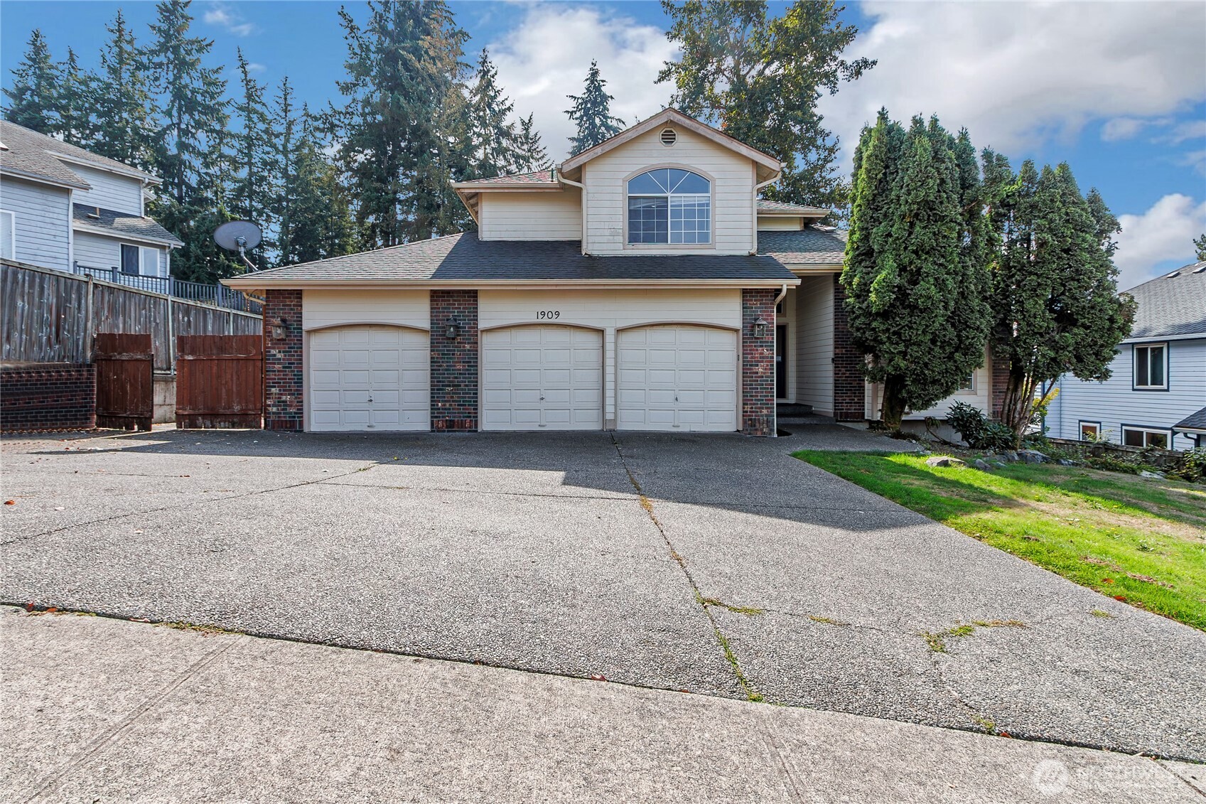 1909 S 375th Street Property Photo 1