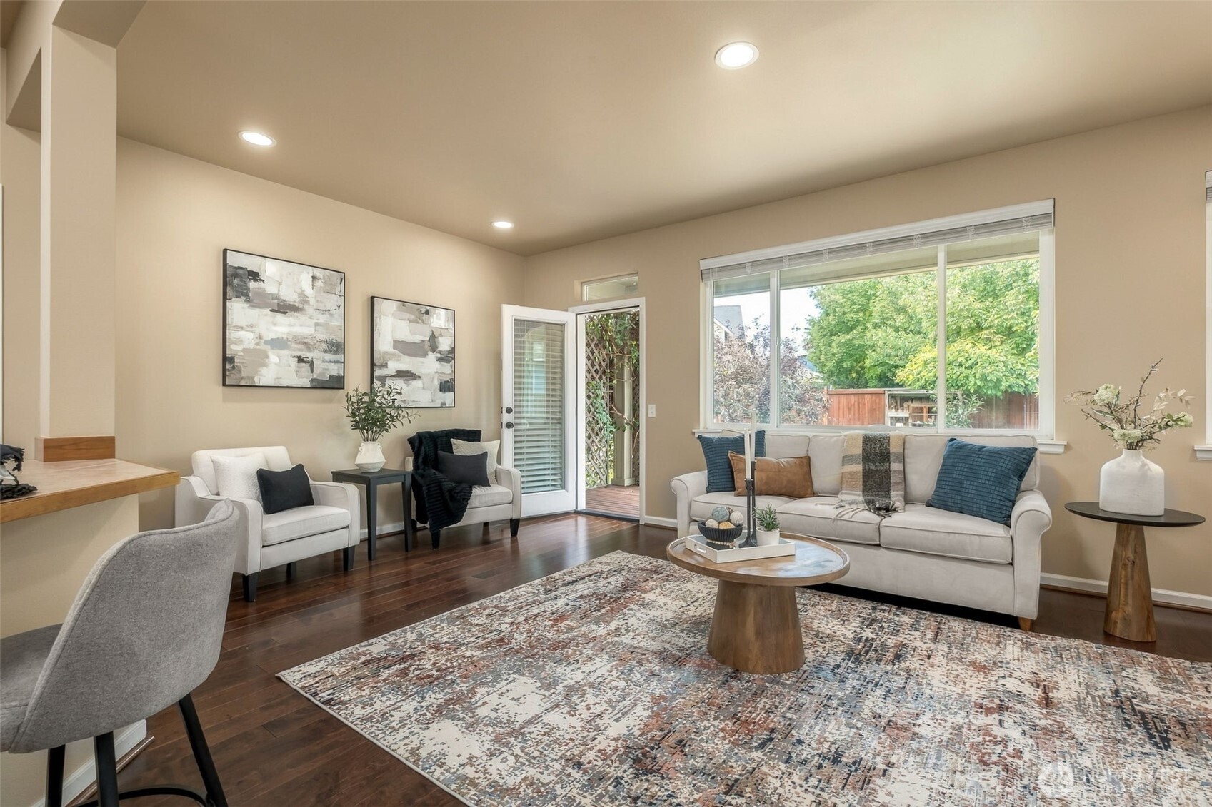 2532 Carriage Loop Property Photo 8