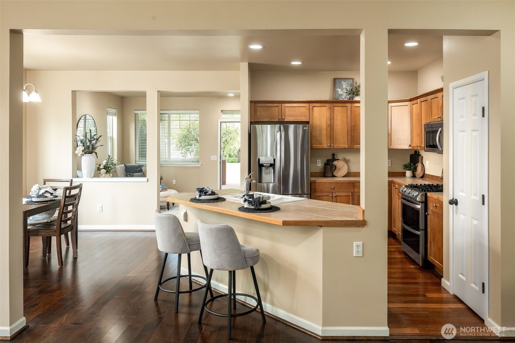 2532 Carriage Loop Property Photo 12