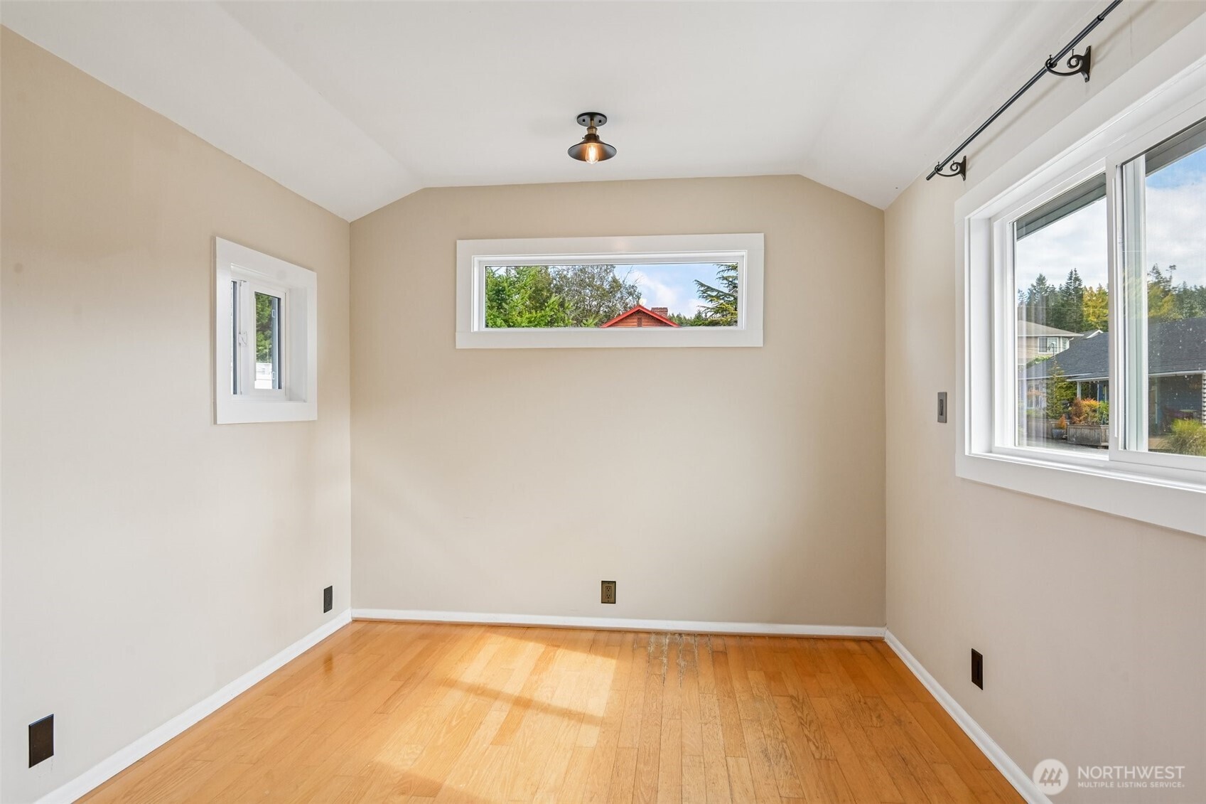 174 N Sunset Drive Property Photo 13