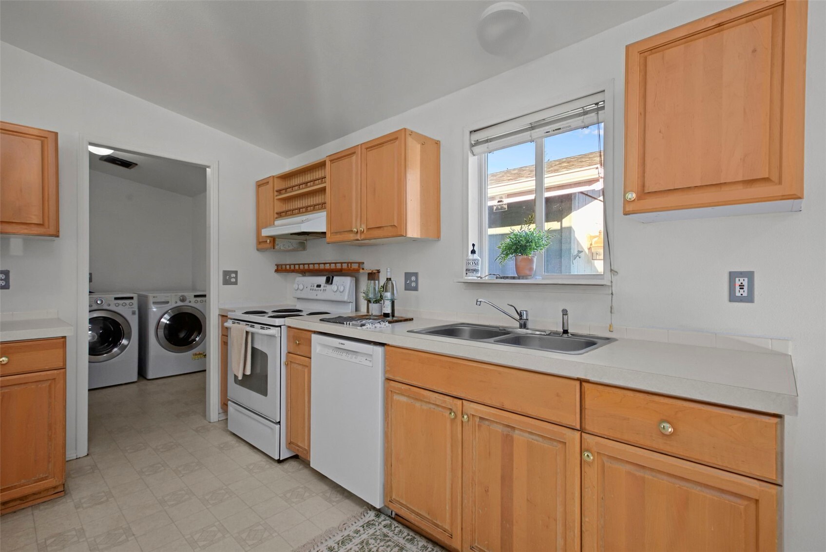92 Law Avenue Property Photo 12