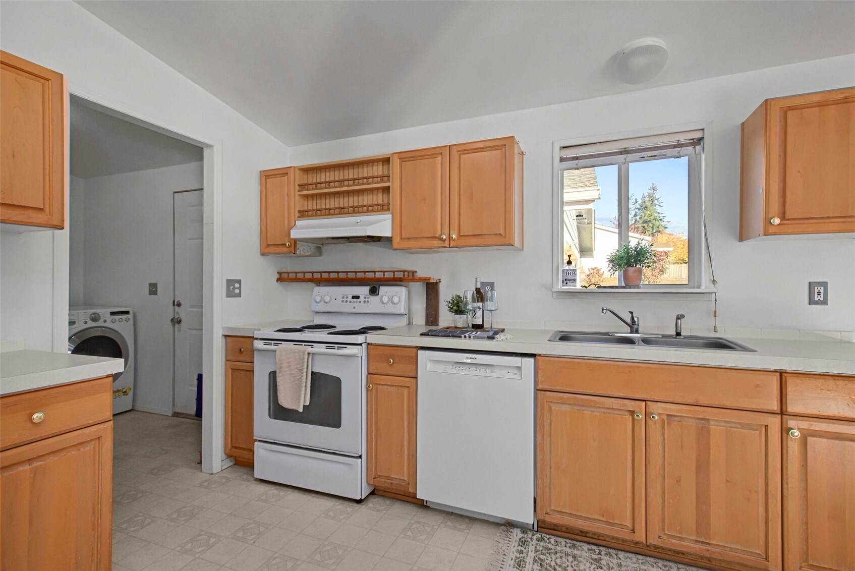92 Law Avenue Property Photo 14