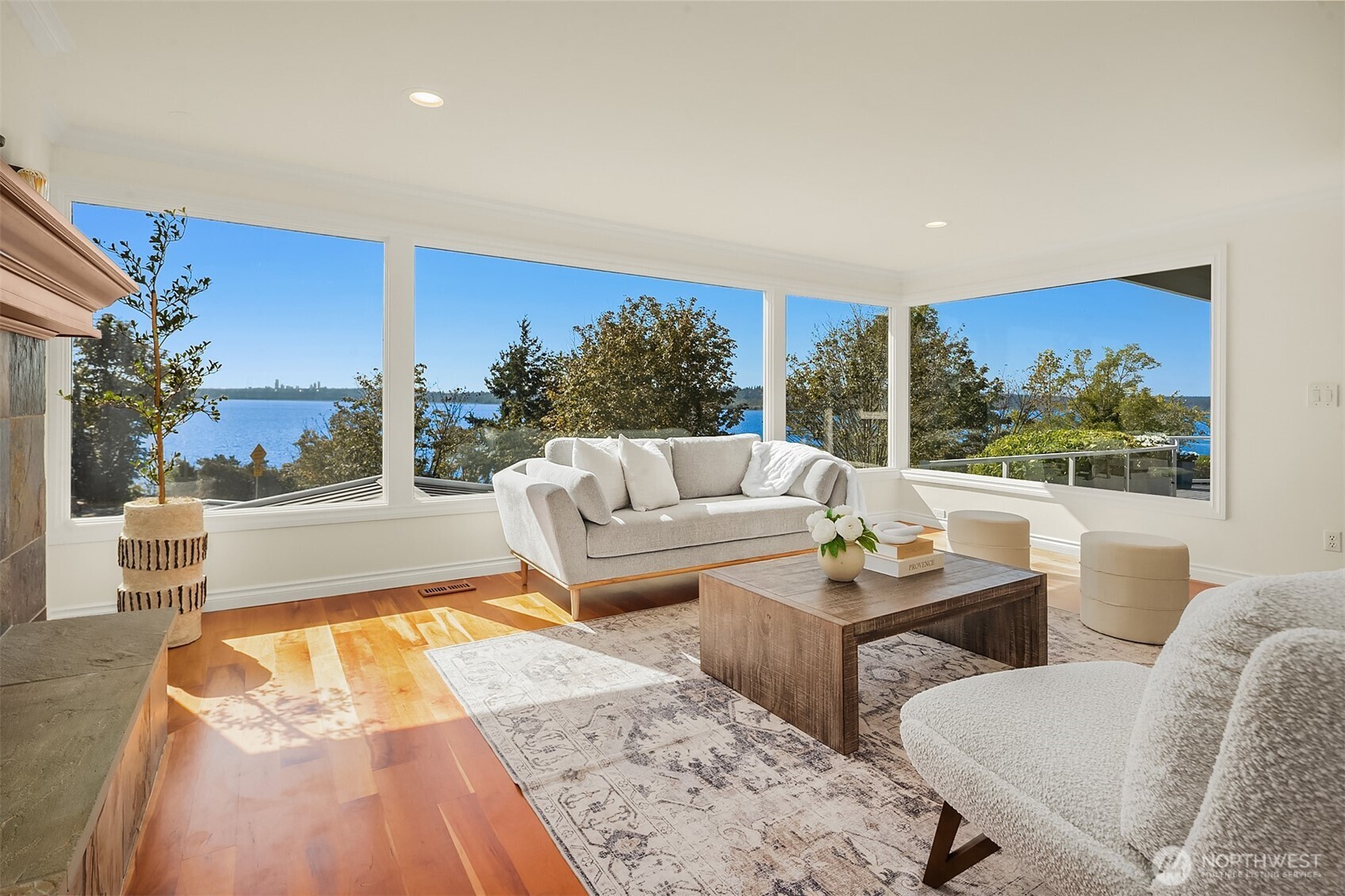 500 Waverly Way Property Photo 4