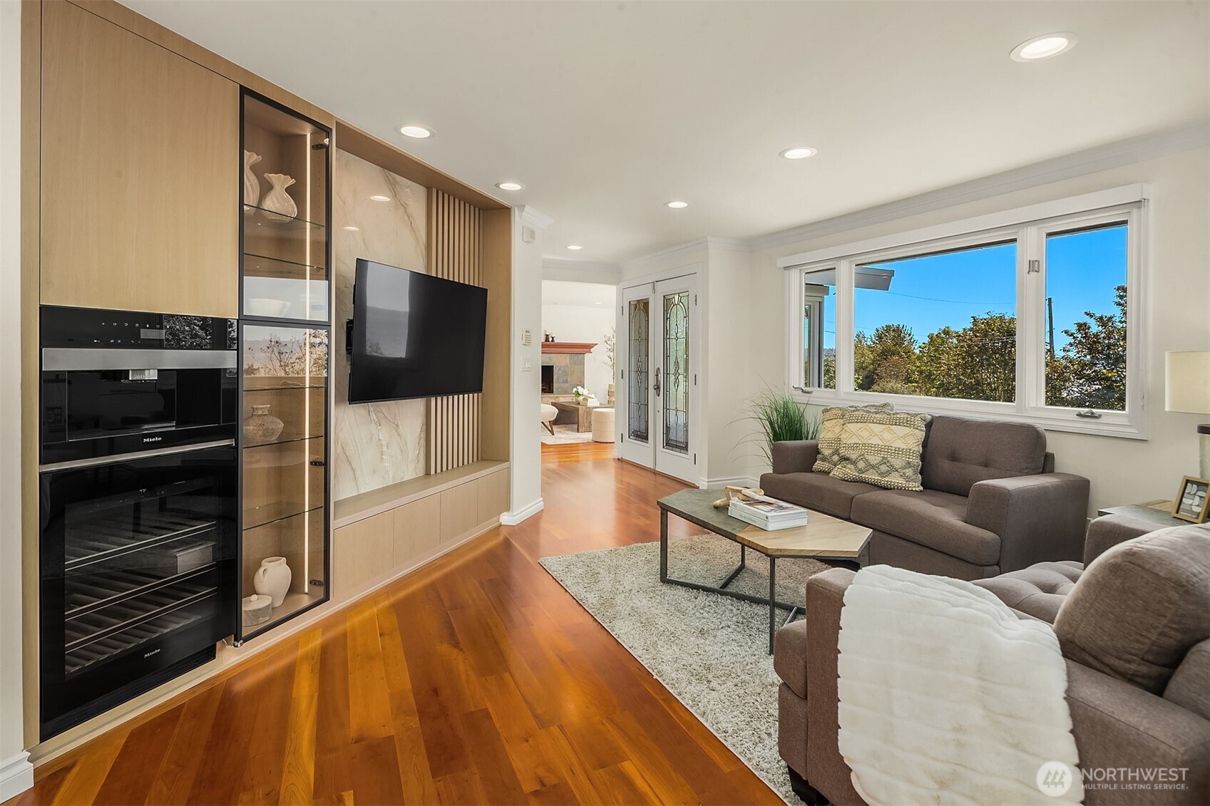 500 Waverly Way Property Photo 7
