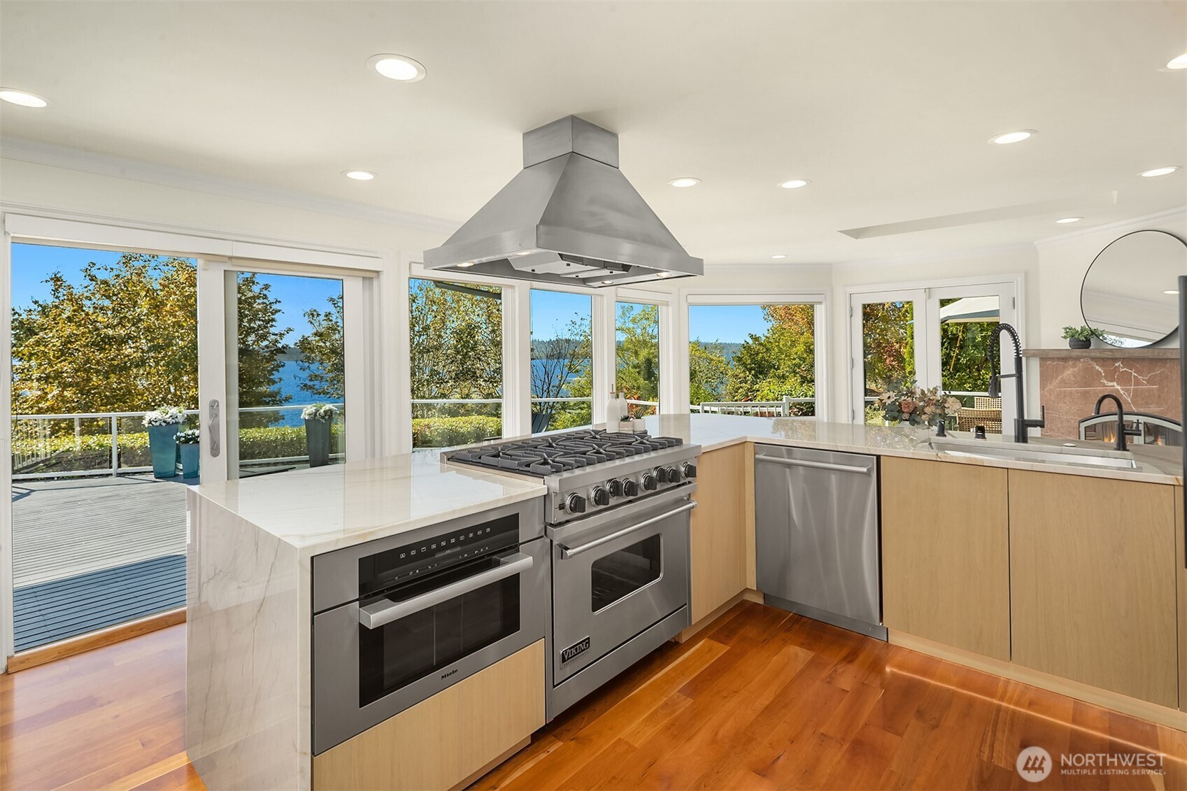 500 Waverly Way Property Photo 10