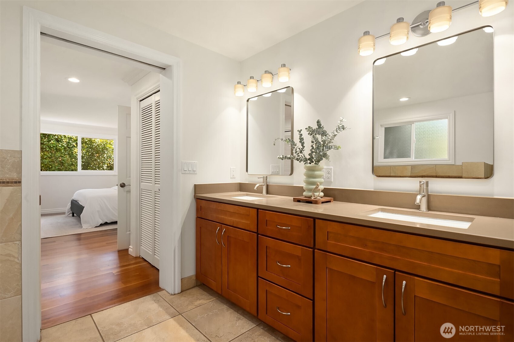 500 Waverly Way Property Photo 17