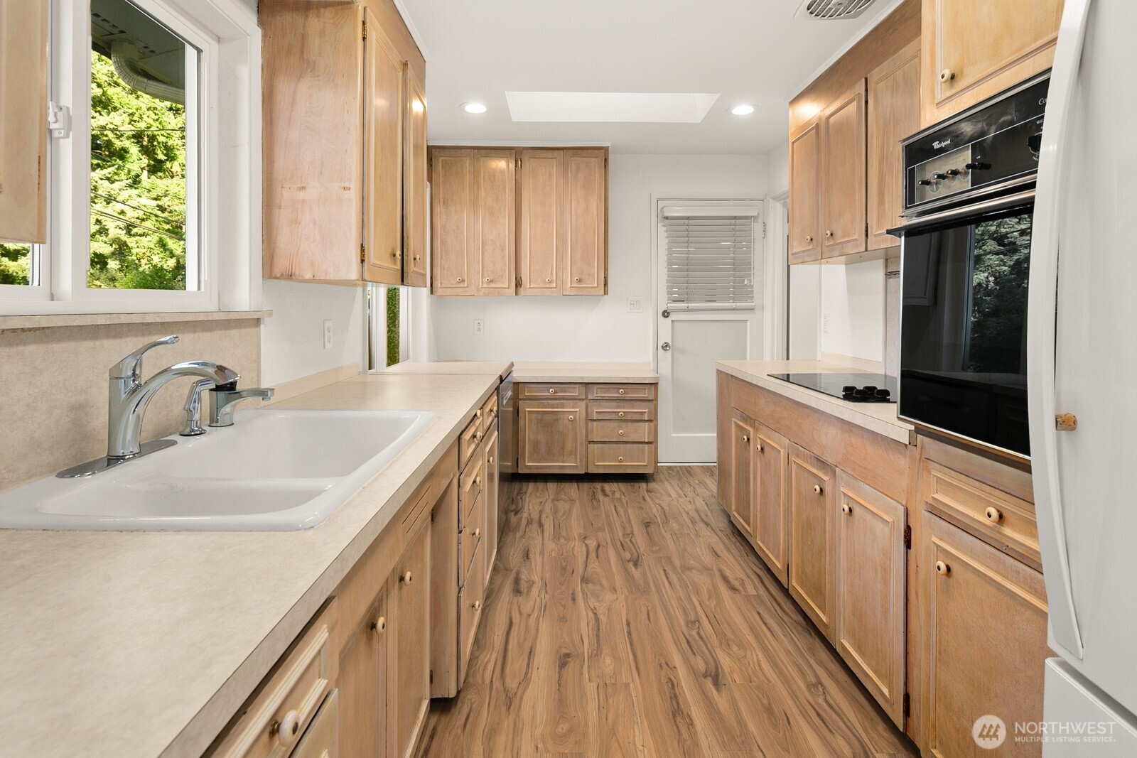 6633 Ne Arrowhead Drive Property Photo 7