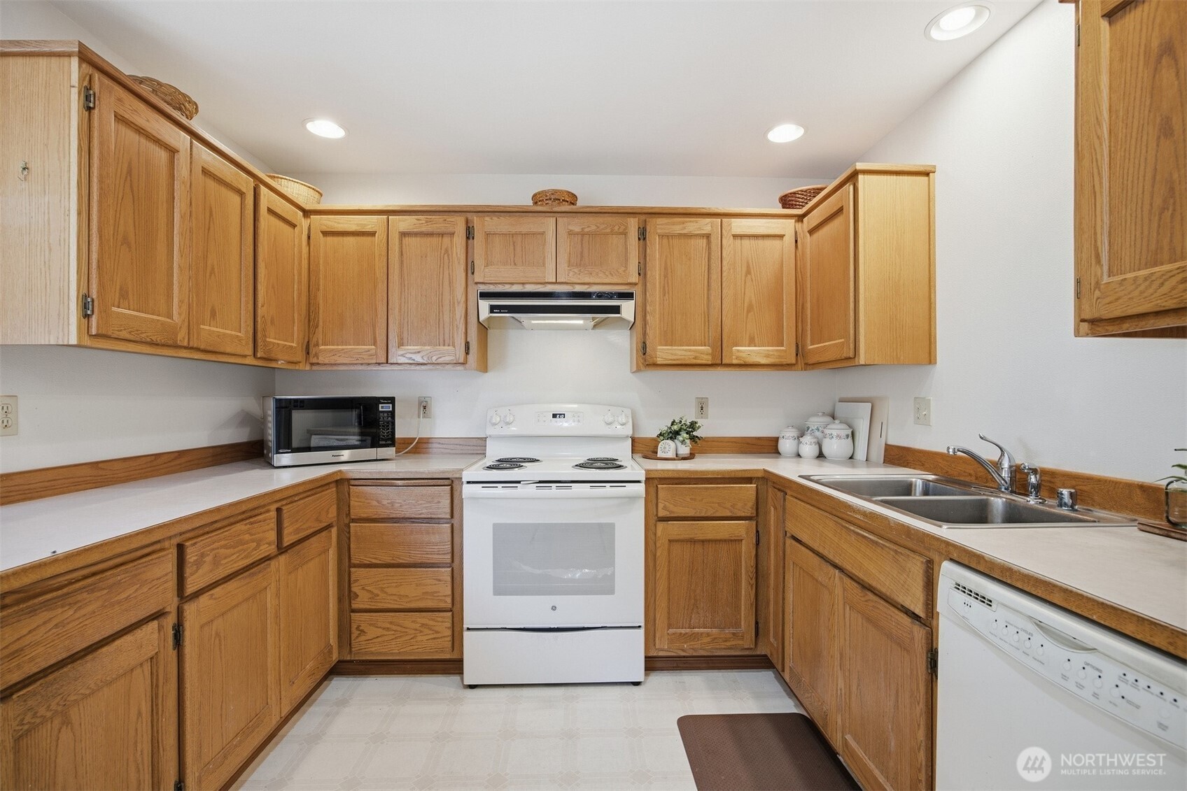 3805 Morning Mist Way Property Photo 13