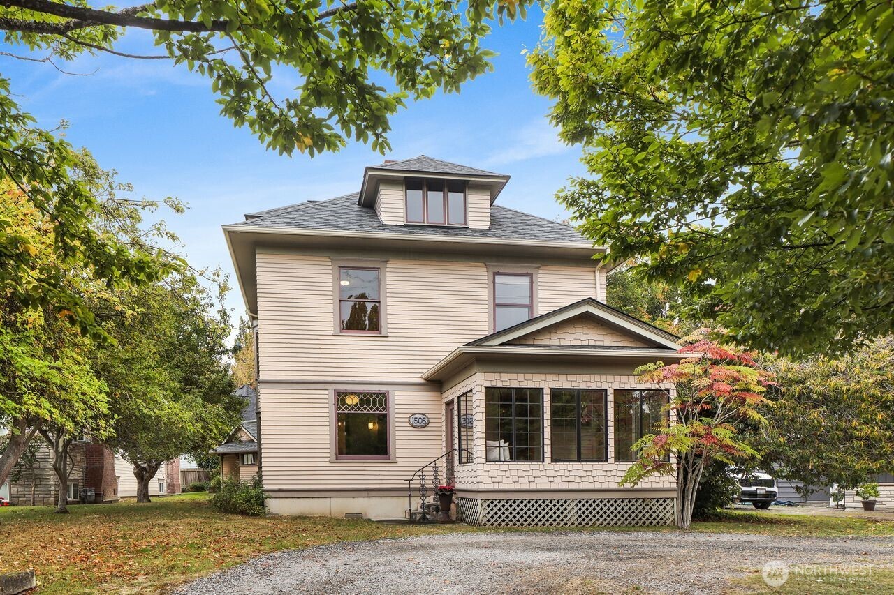 1505 Broadway Property Photo 2