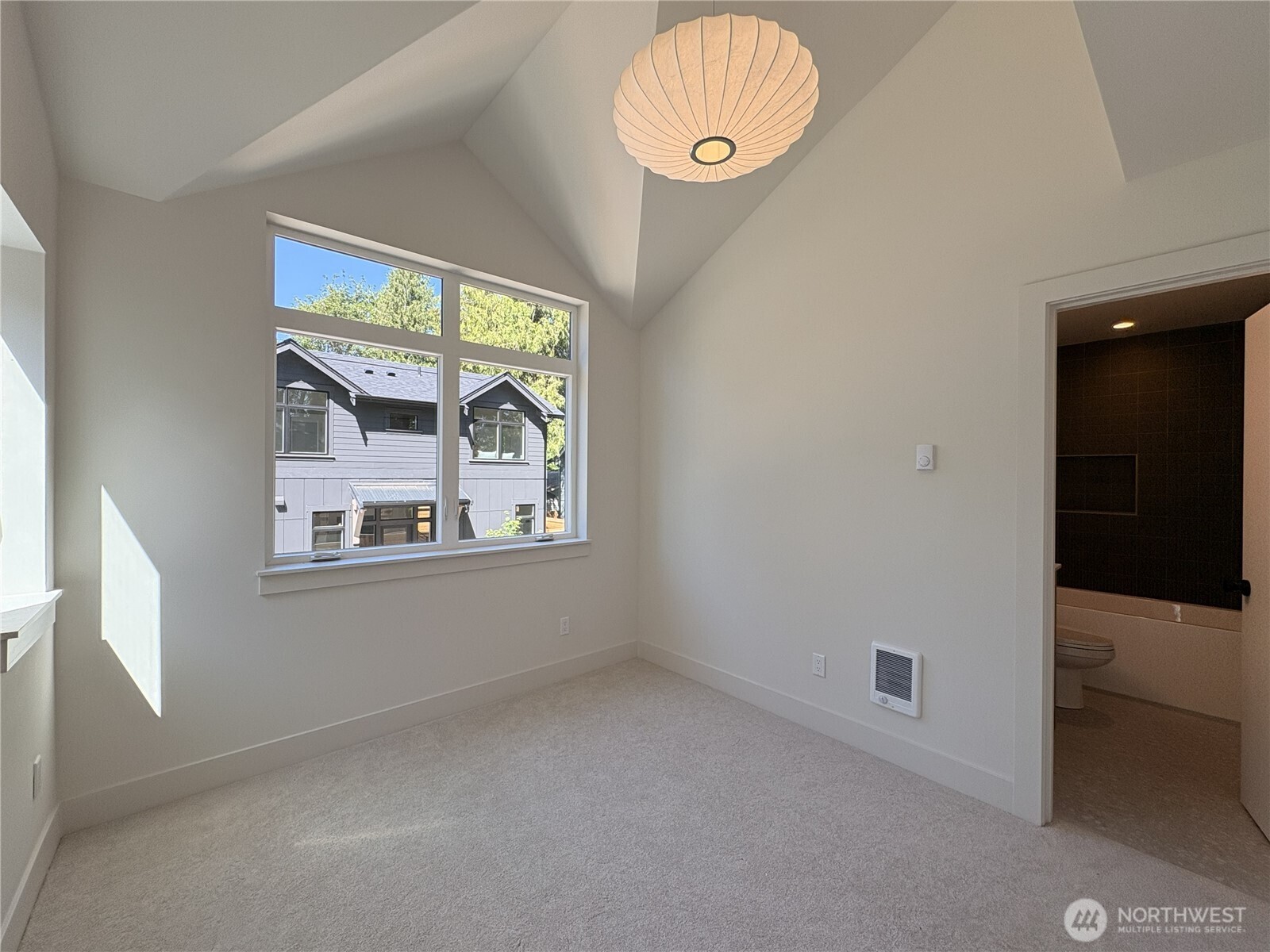 3026 Ne 95th Street B Property Photo 18
