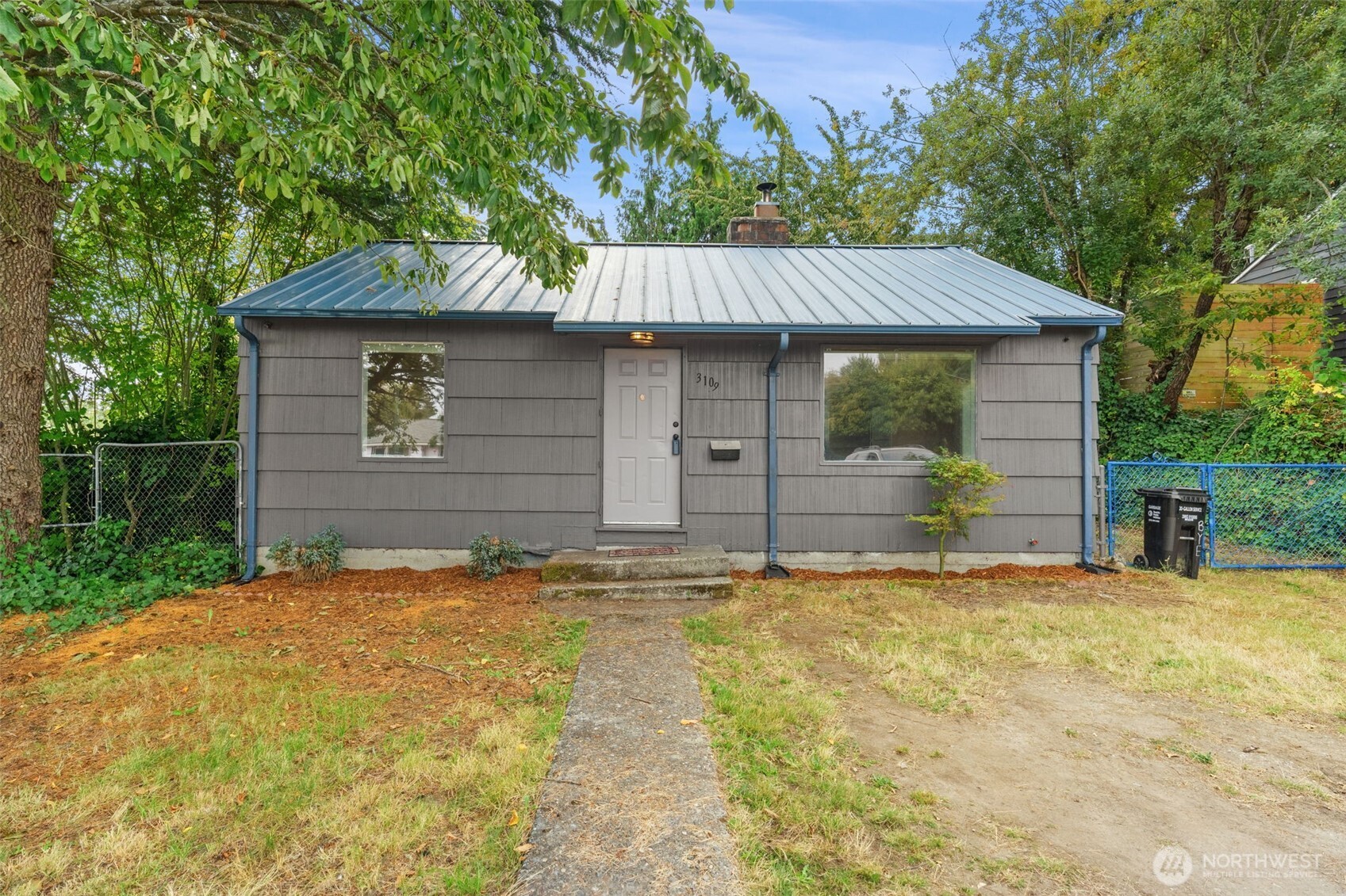 3109 SW Roxbury Street Property Photo 1
