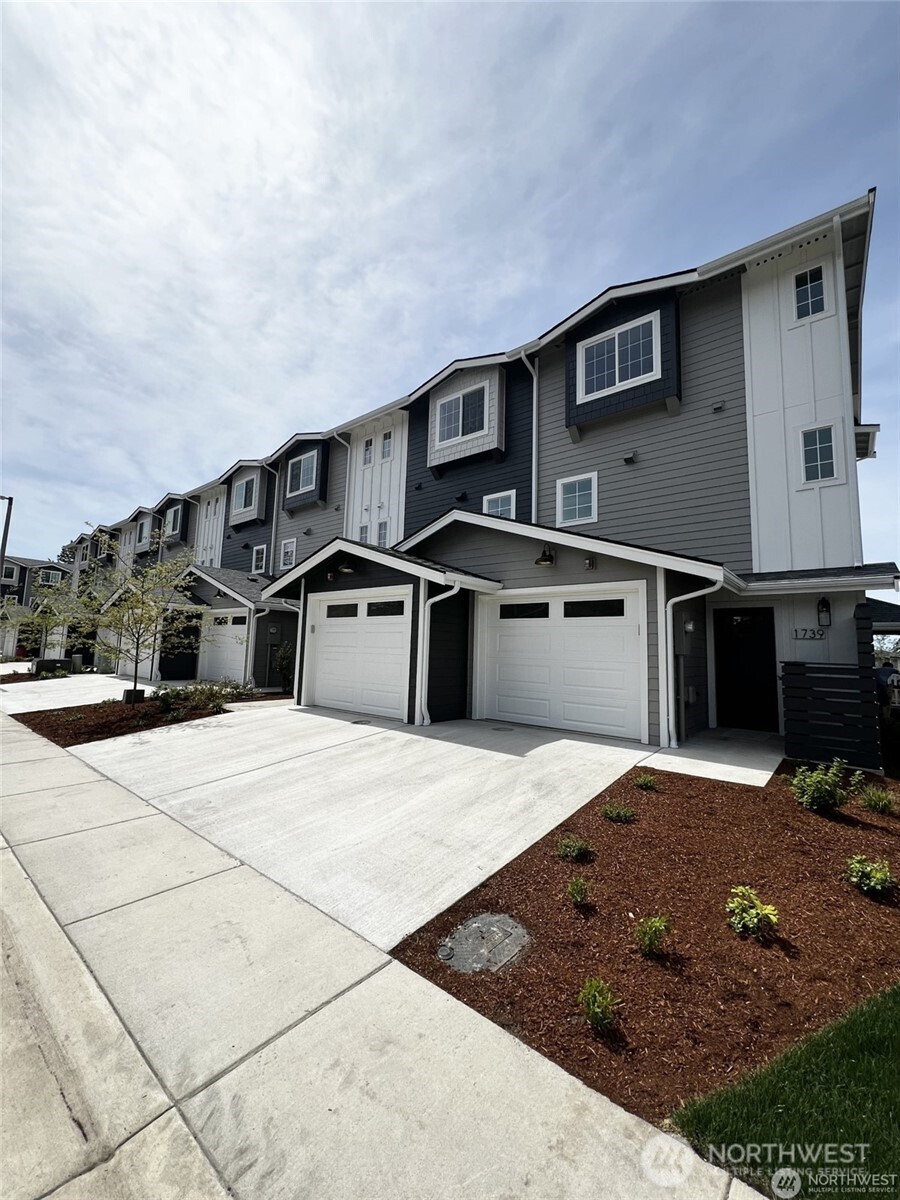 1737 Sunup Loop Property Photo 4
