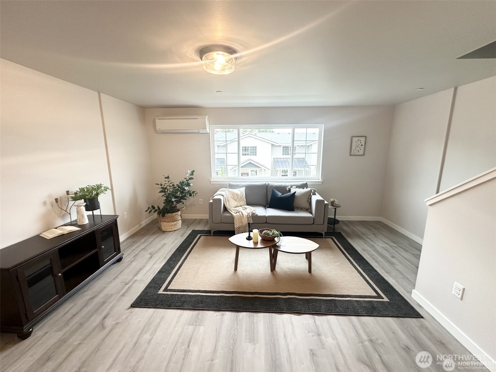 1737 Sunup Loop Property Photo 8