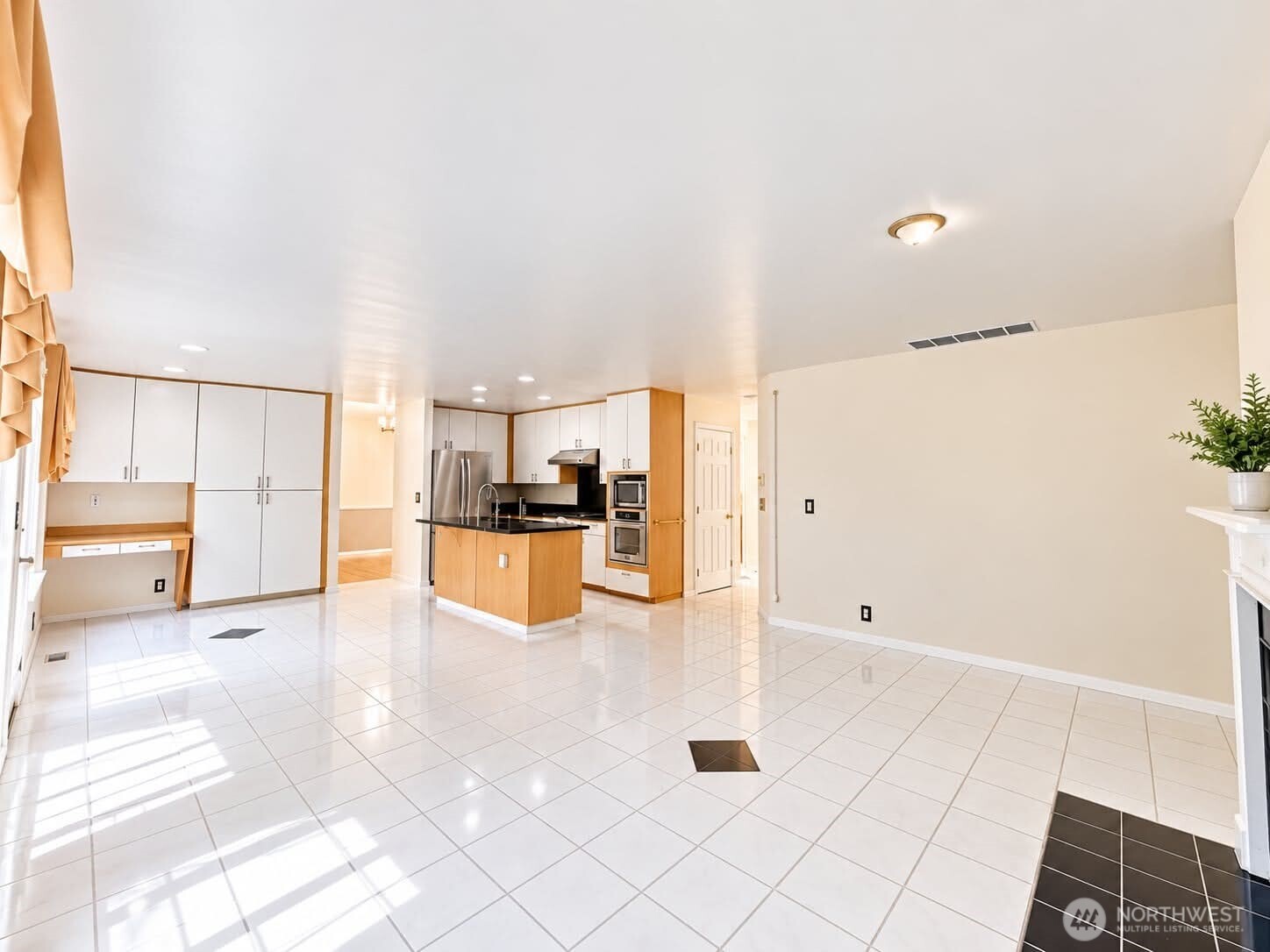 831 41st Place Property Photo 7