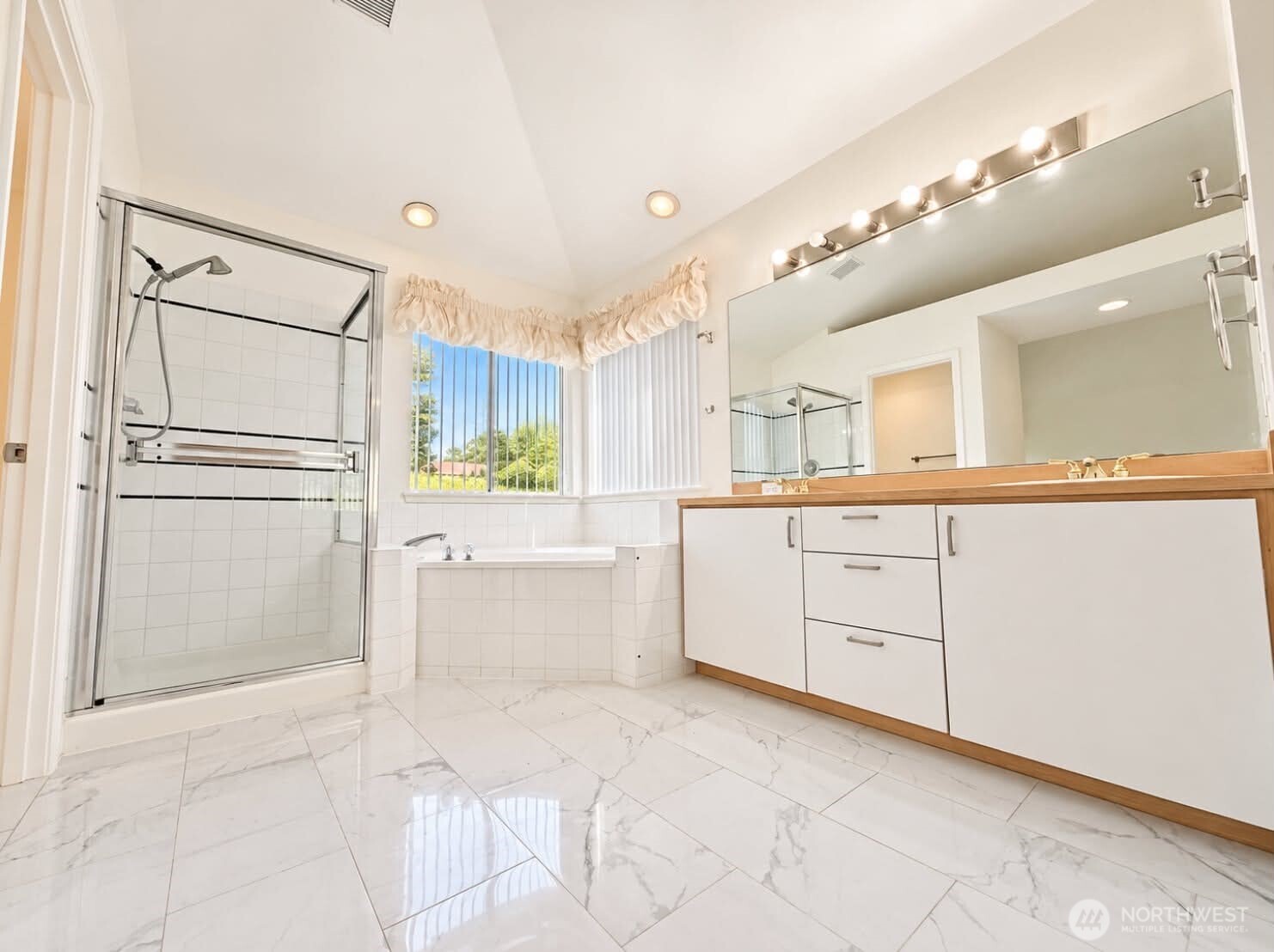 831 41st Place Property Photo 10