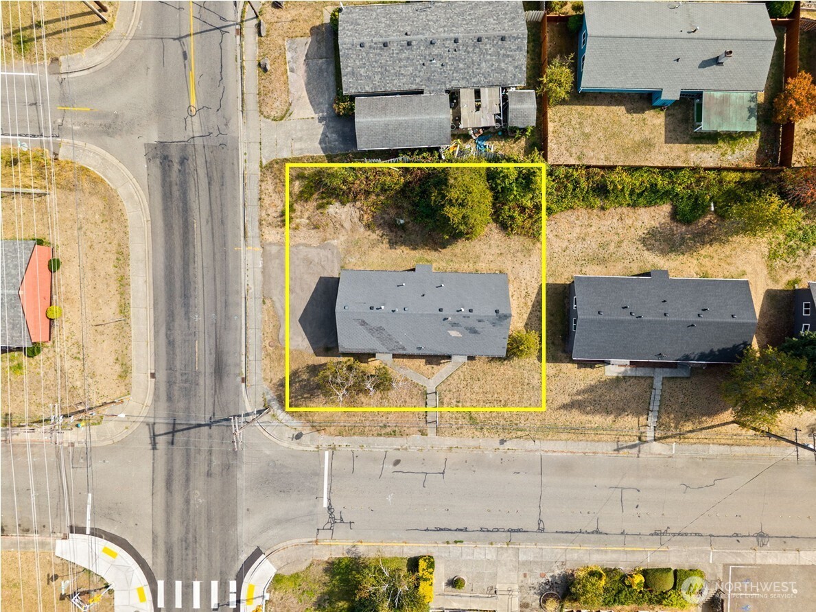3332 & 3334 Halverson Avenue Property Photo 3