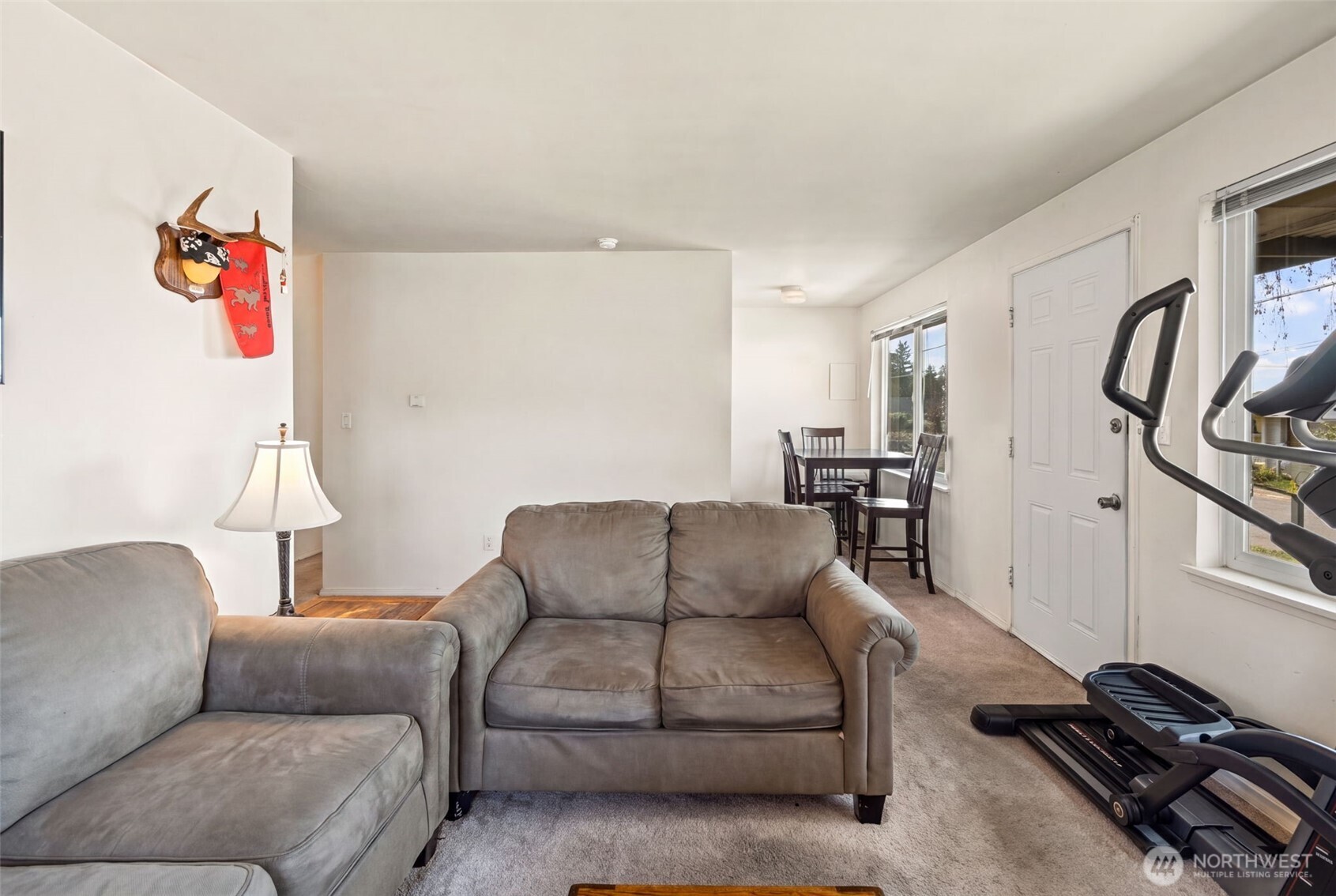 3332 & 3334 Halverson Avenue Property Photo 6
