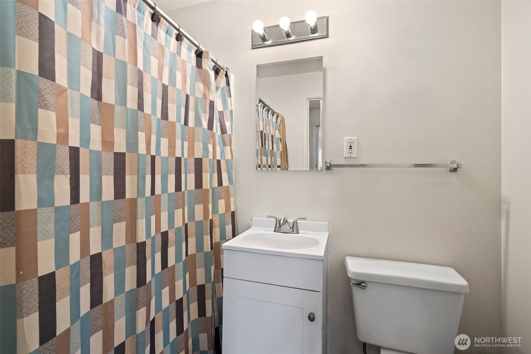 3332 & 3334 Halverson Avenue Property Photo 12