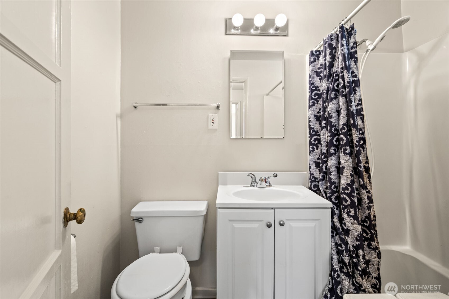 3332 & 3334 Halverson Avenue Property Photo 20