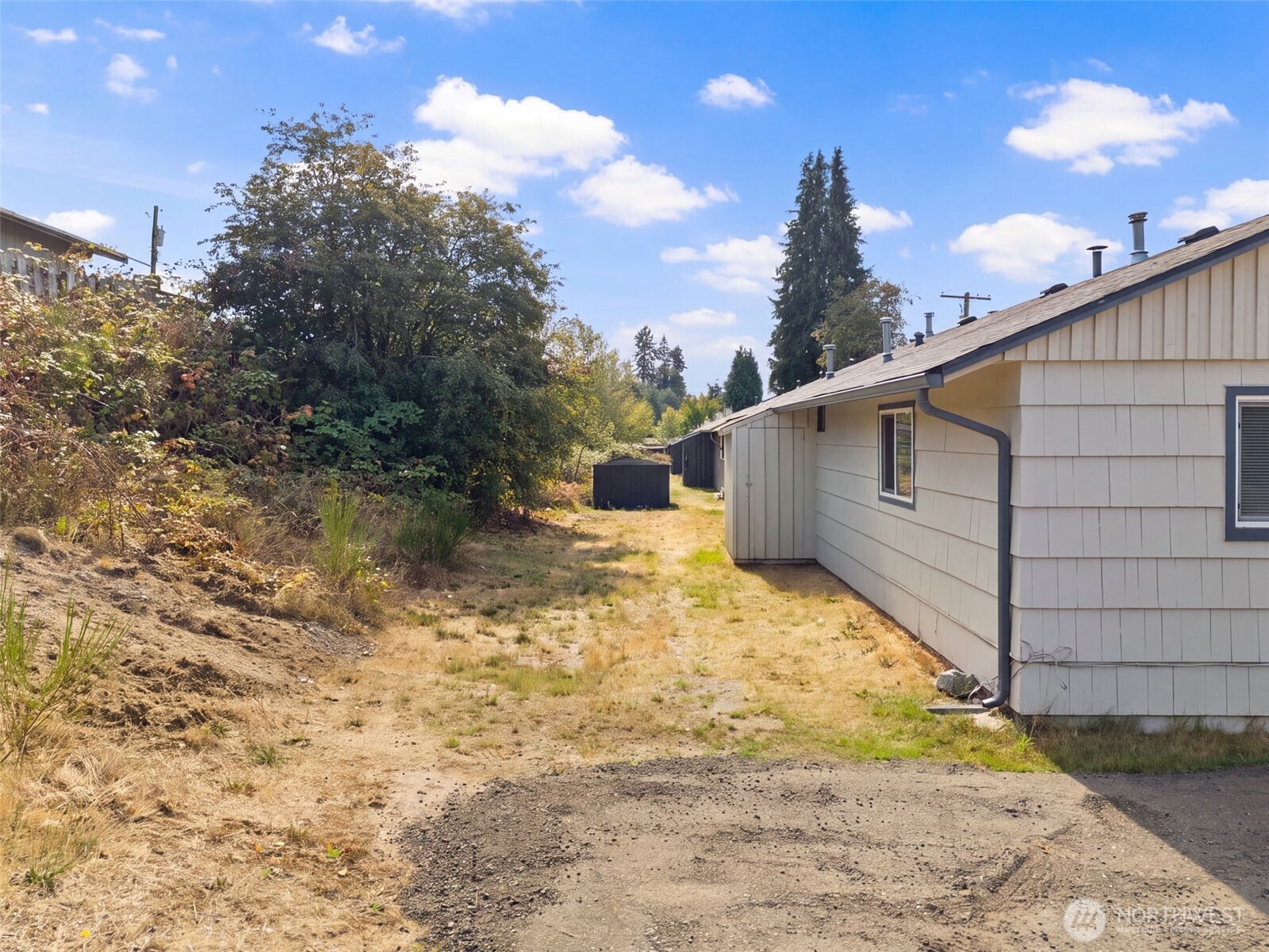 3332 & 3334 Halverson Avenue Property Photo 21